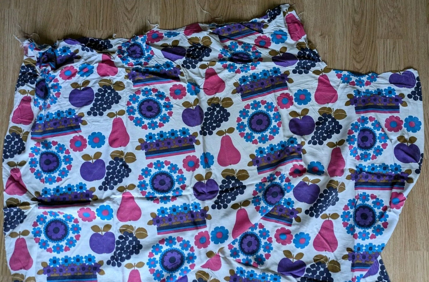 Cotton Fabric 2.27 METRES Material Grapes Fruit Purple Vintage Retro Floral Rare