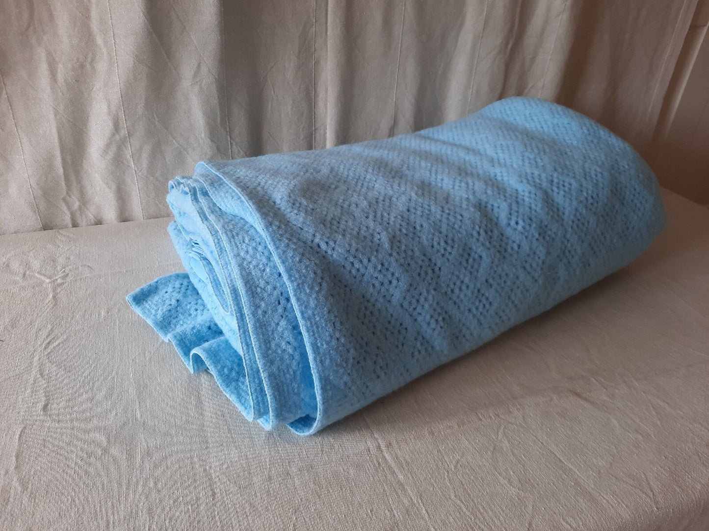 Vintage honeycomb pastel Blue cellular Blanket 226cm x 256cm retro Warm Throw 
