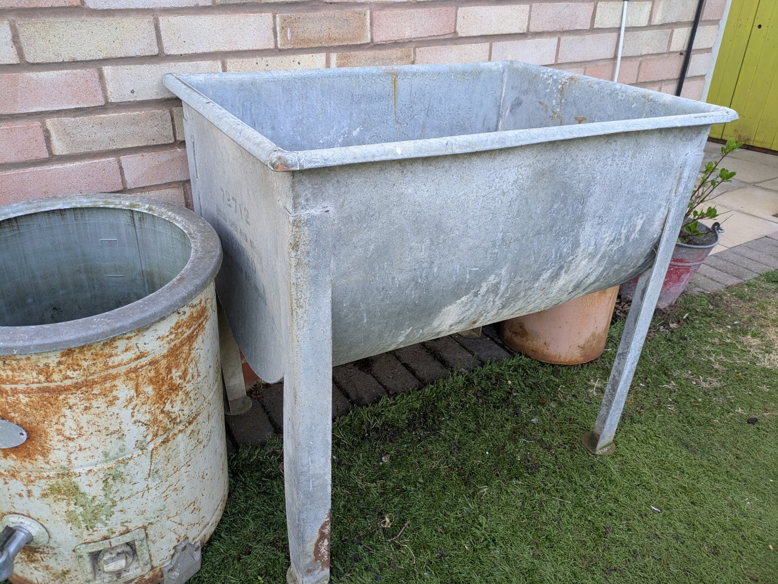 Galvanised Dairy Tank Planter Water Holder Garden Allotment Tub Farm Feed Sink 