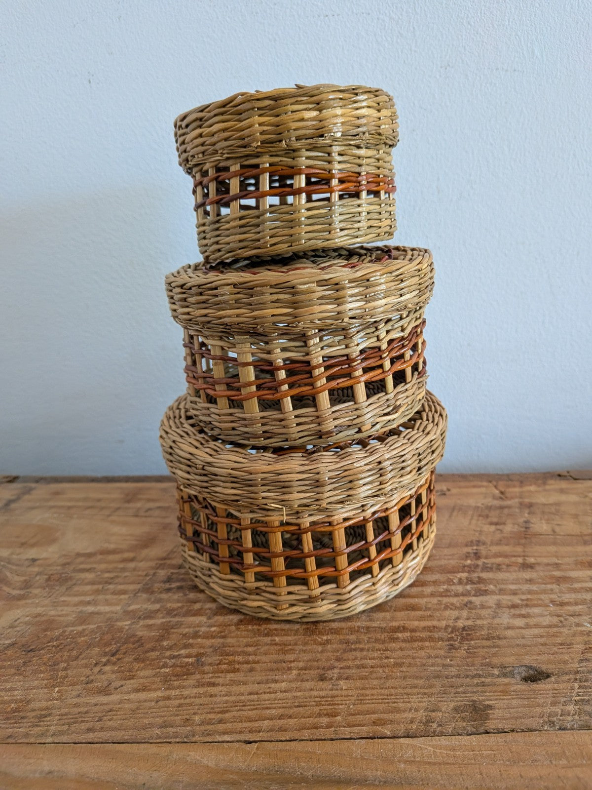3x Round Woven BASKET Seagrass With Lid Trinket Sewing Storage Pots Rush Decor