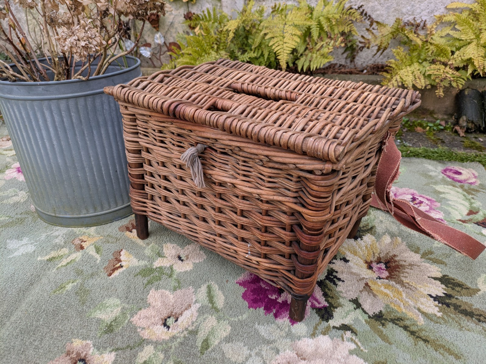 Fishing Creel Basket Logs Fireside Toys Storage Prop Vintage Wicker Seat Small