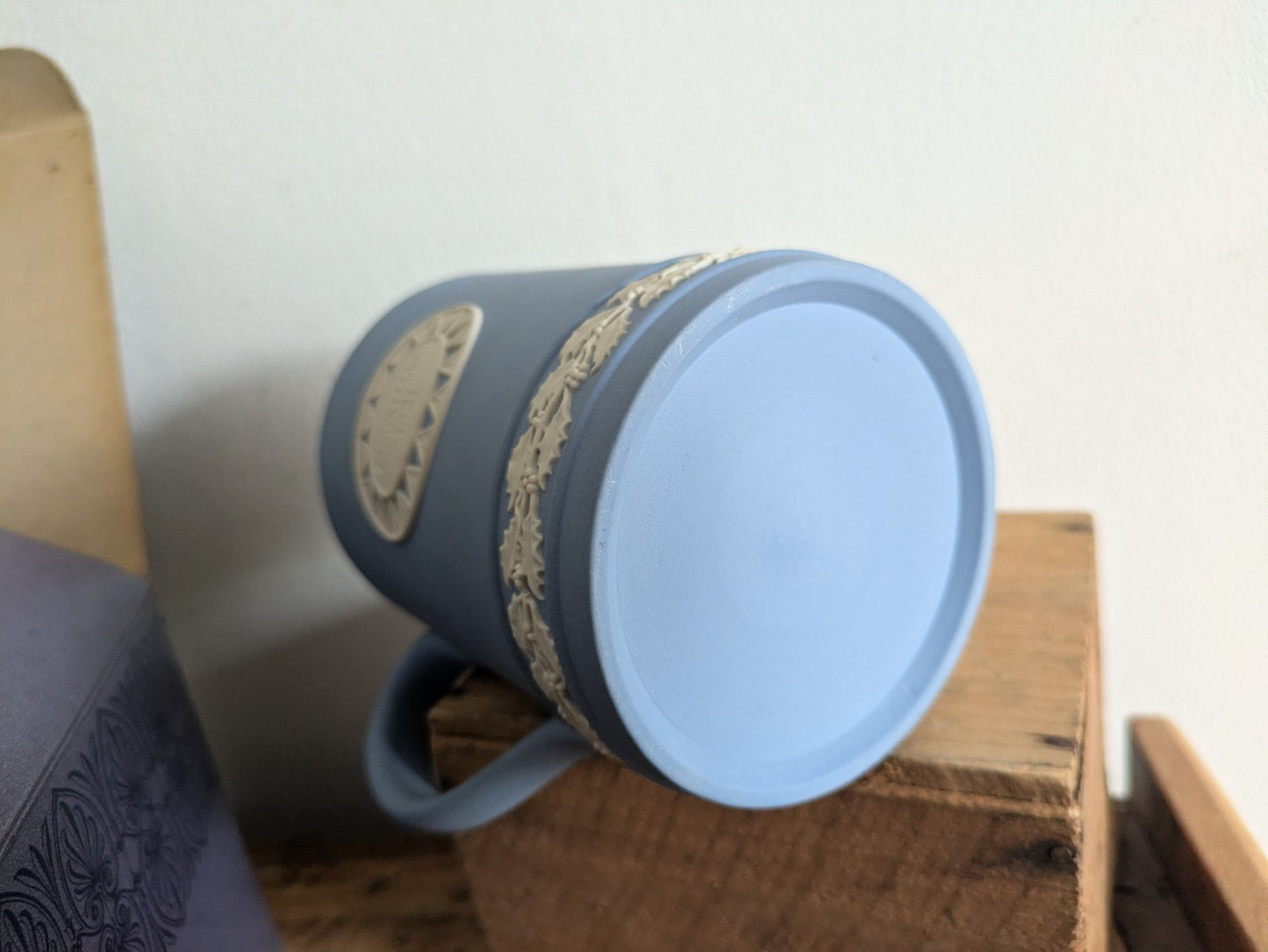 NEW Boxed Wedgwood Christmas Mug 1981 Marble Arch Jasper (Pale Blue) Vintage 