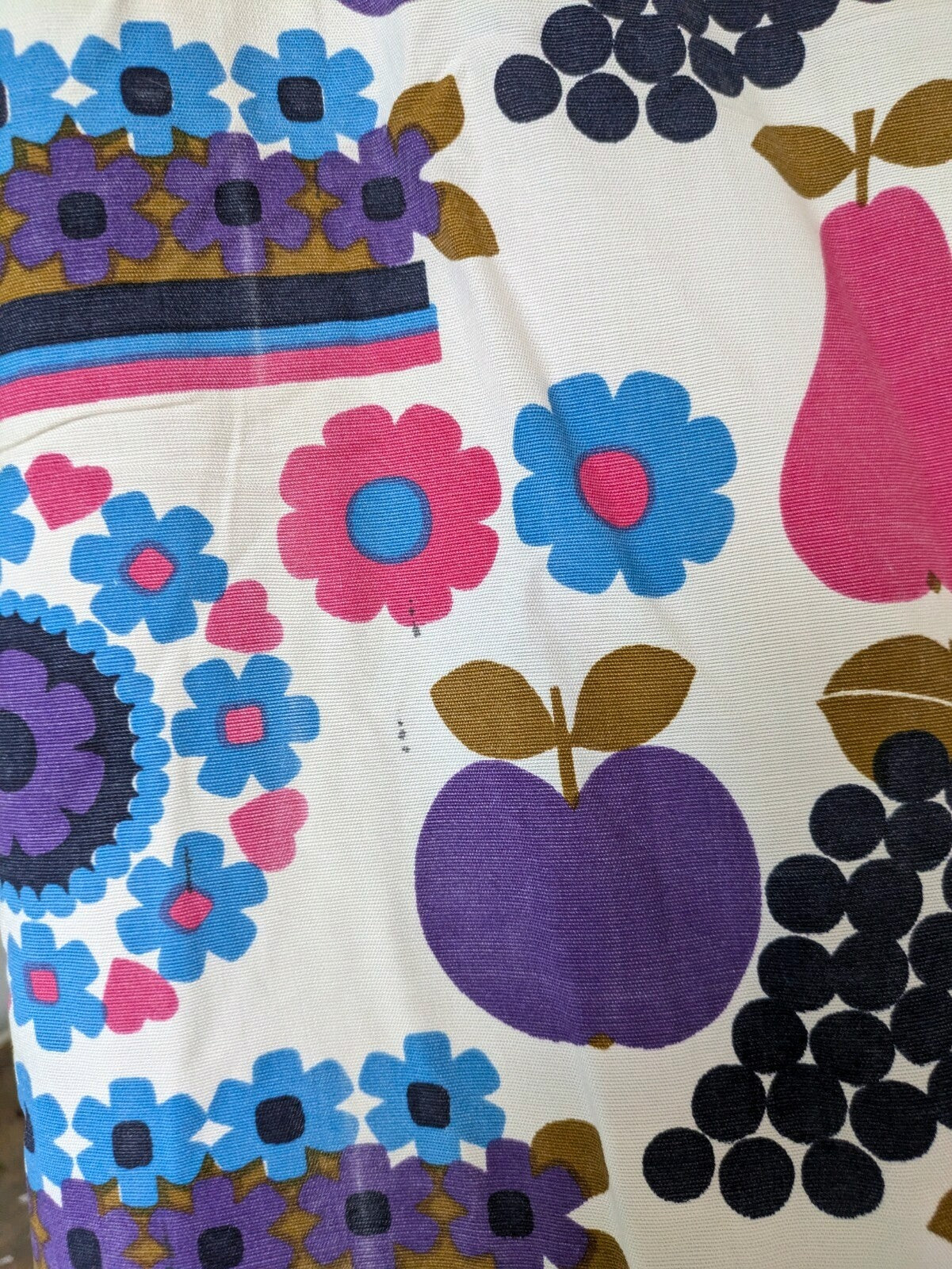 Cotton Fabric 2.57 METRES Material Grapes Fruit Purple Vintage Retro Floral Rare