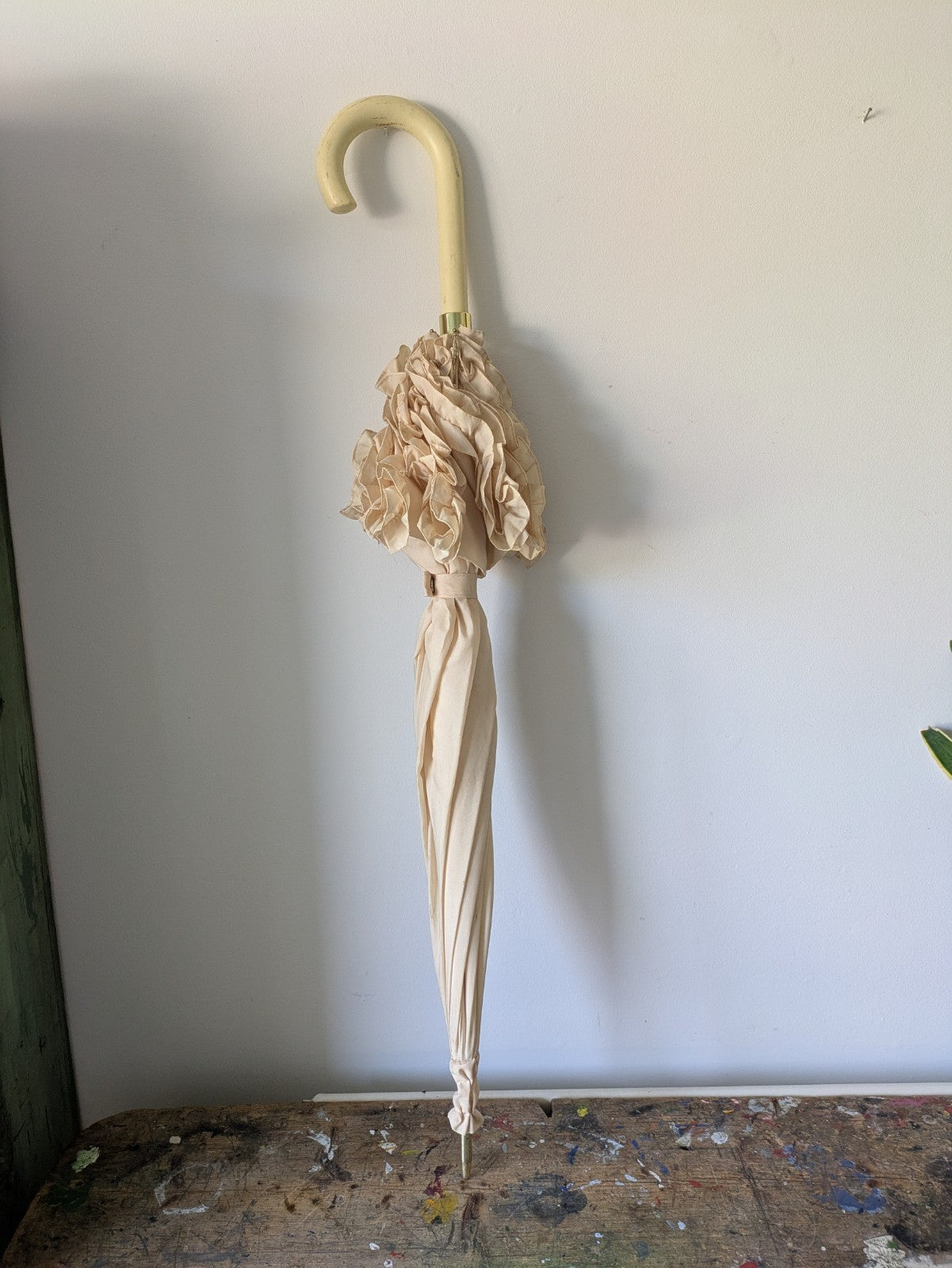 VTG Cream Ruffle Umbrella White Ruffled Parasol Nylon Wood Handle Frilly Prop 