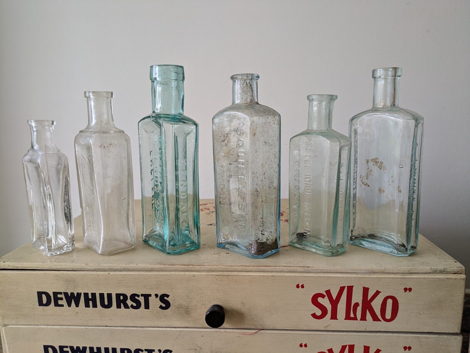 6x Antique Vintage Glass Bottles vase flower Chemist Medicine Display TEAL Prop