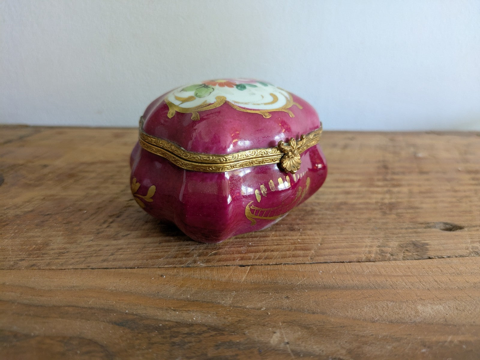 Antique Early 20thC Lidded Box in Hand-painted Porcelain Flowers Gold Decoration
