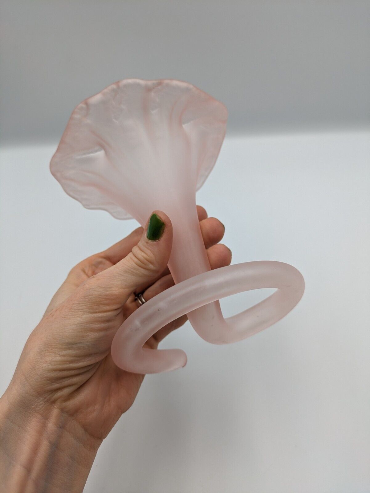 Large Pink frosted glass Vase Calla Lily Flower Design Vintage Italian Decor Vgc