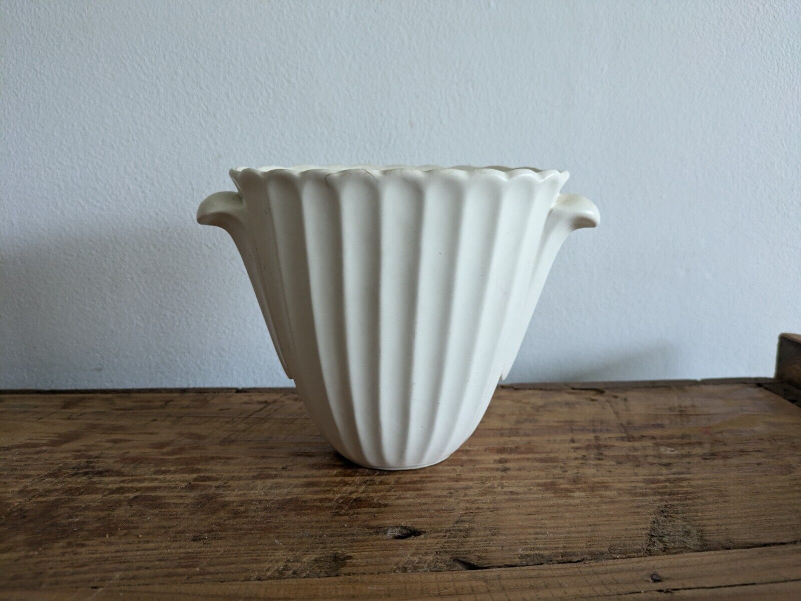 RARE Spodes Velamour England fluted Fan Vase, Off White, 12.3cm Tall Vintage Vgc