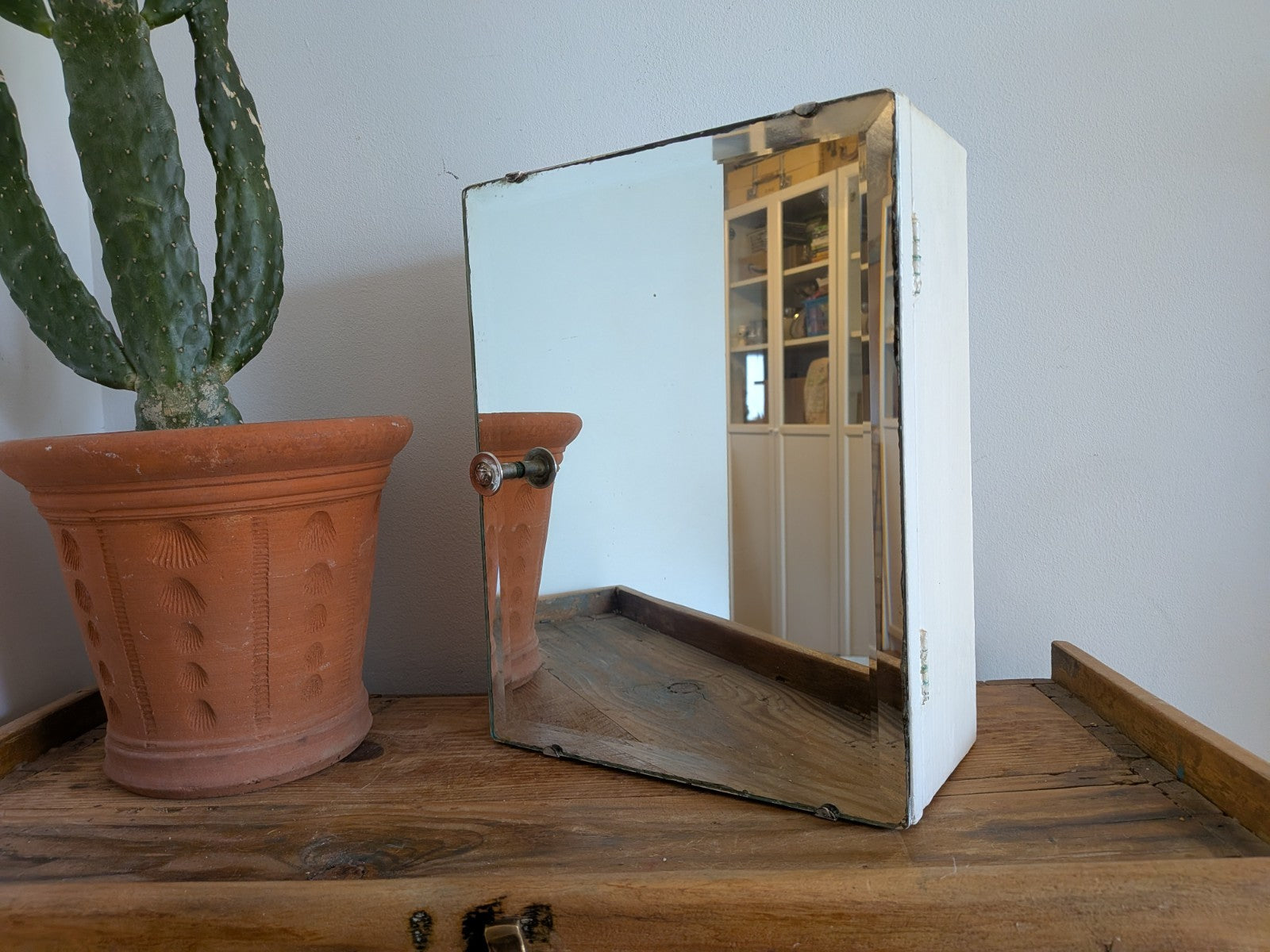 Vintage Retro Bathroom Medical Wall Cabinet with Belvelled Mirror White Shelf Vg