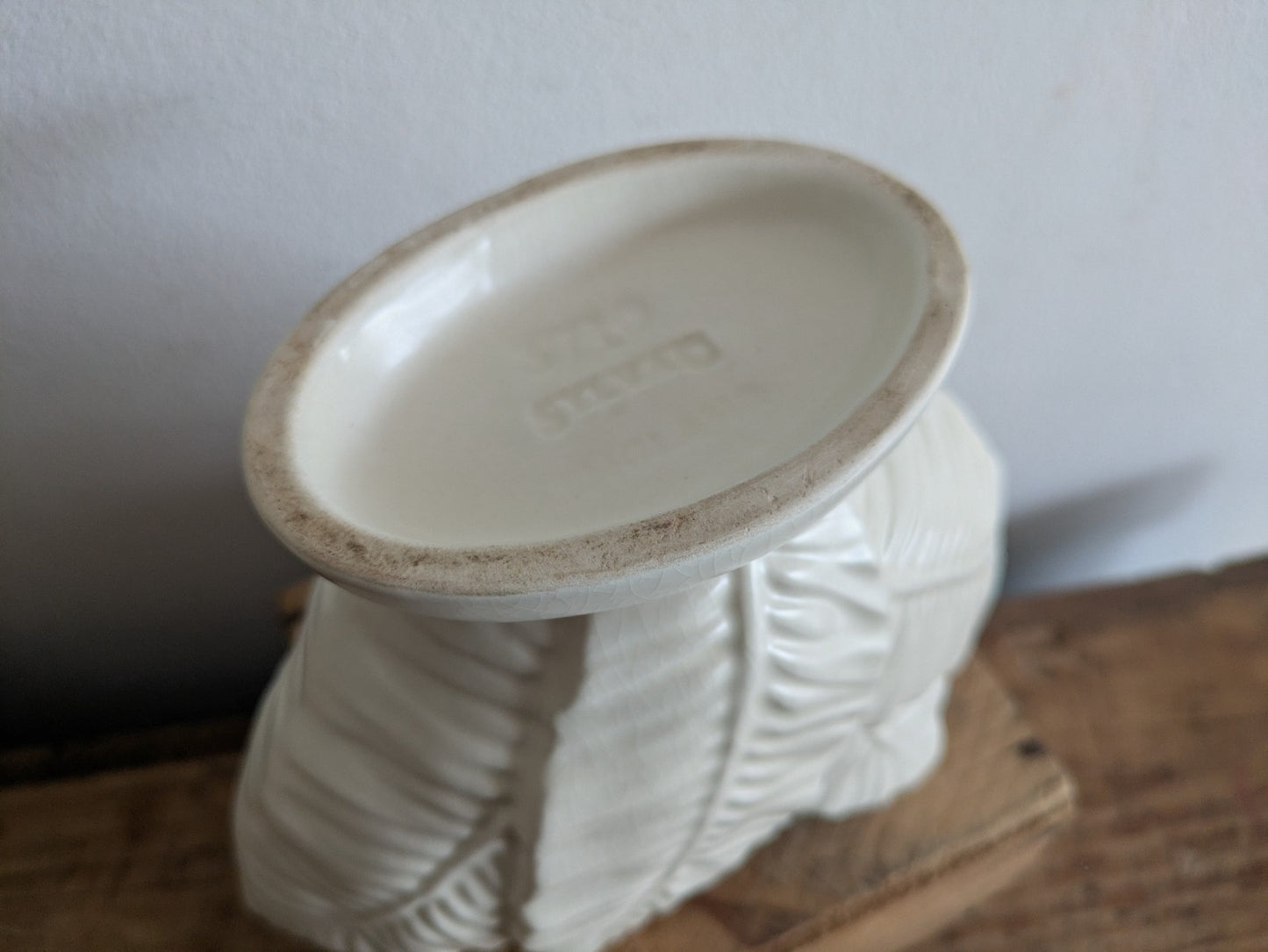 Vintage SylvaC White Palm Leaf Mantel Vase no. 3701 - Art Deco 1930s Planter Vgc
