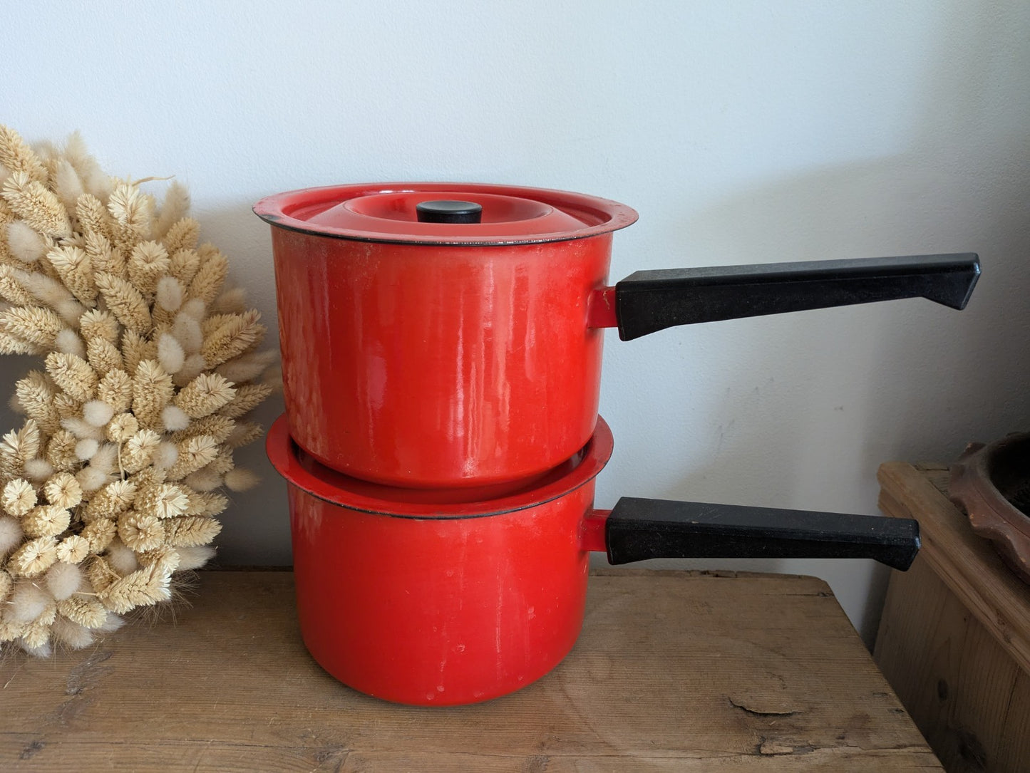 2 Vintage Red Enamel Saucepans Black Handles With Lids Retro Props Kitchenalia 