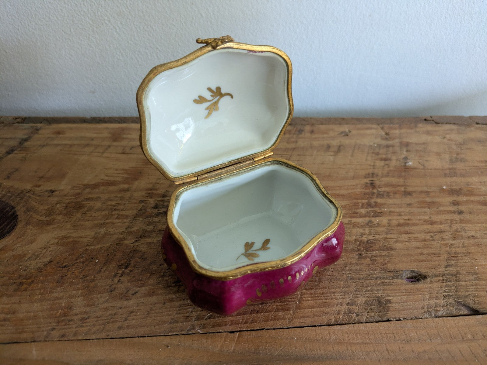 Antique Early 20thC Lidded Box in Hand-painted Porcelain Flowers Gold Decoration