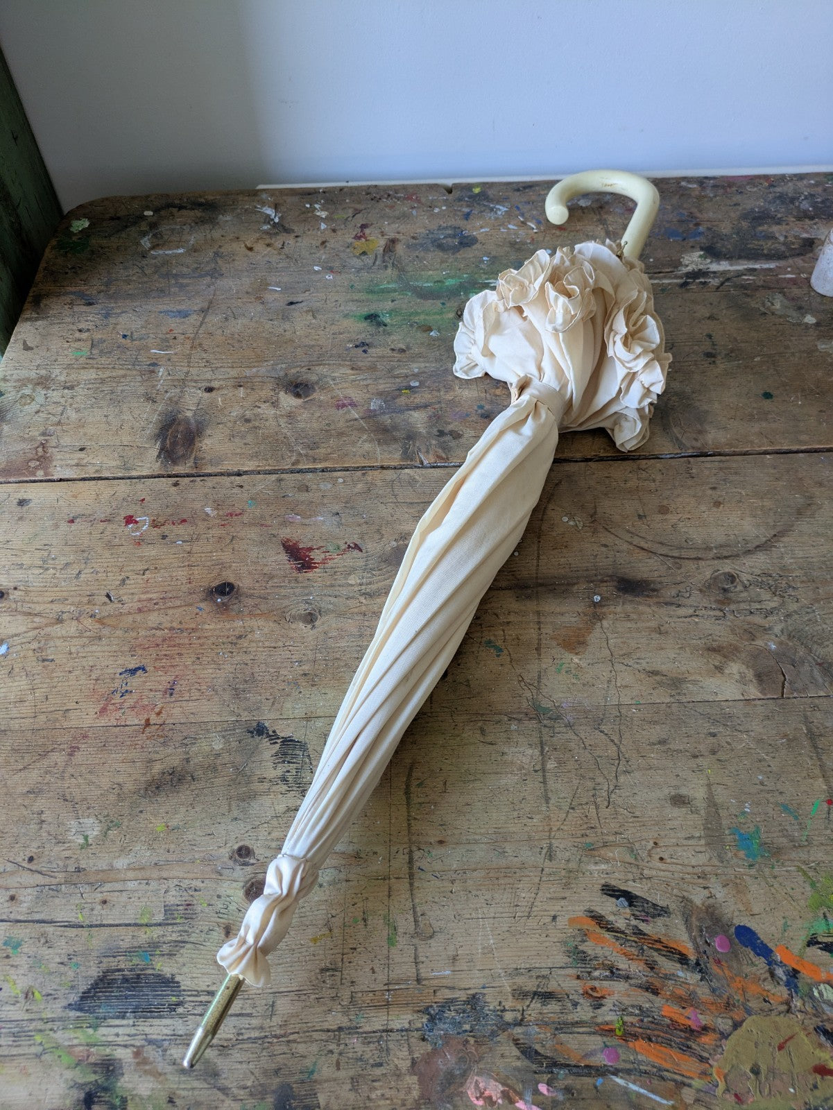 VTG Cream Ruffle Umbrella White Ruffled Parasol Nylon Wood Handle Frilly Prop 