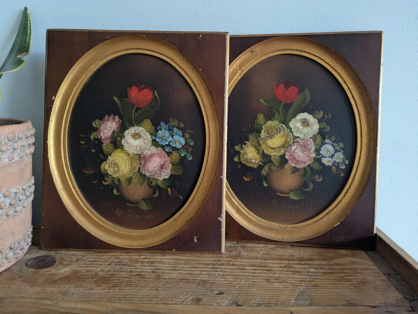 Pair of Signed R.Rosini Still Life Flowers Oil Paintings on Canvas Framed Oval