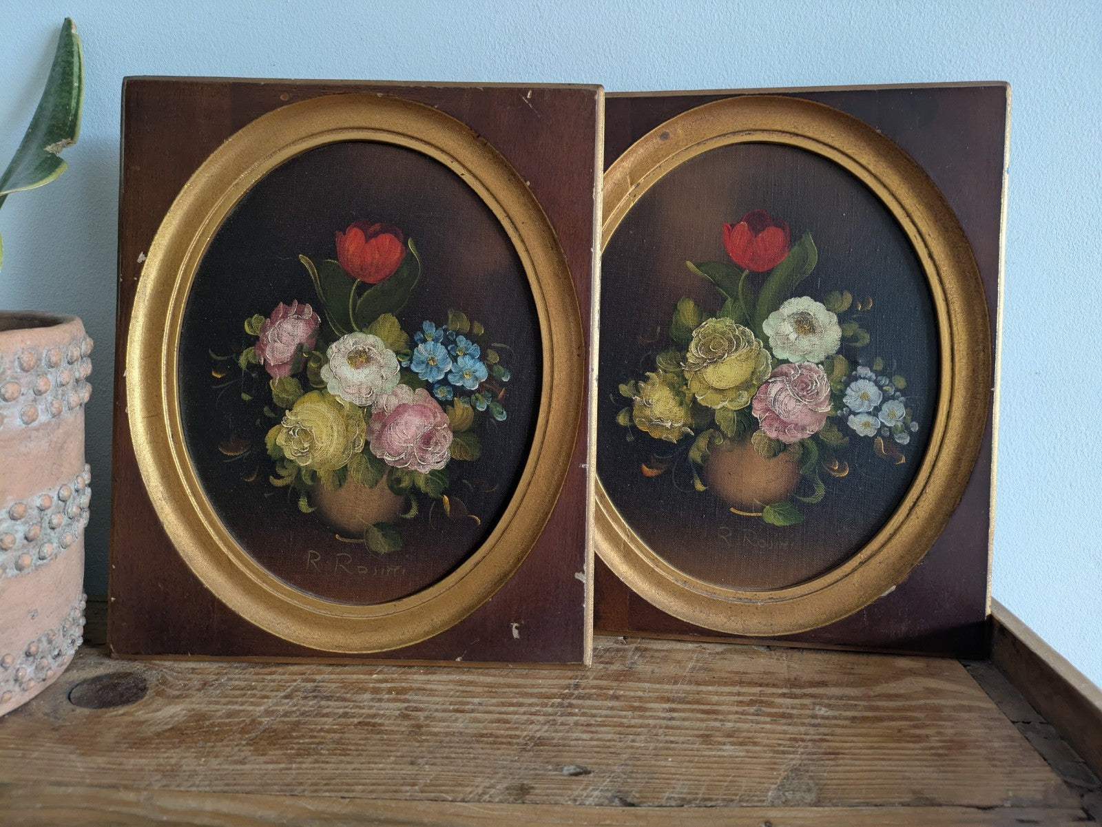Pair of Signed R.Rosini Still Life Flowers Oil Paintings on Canvas Framed Oval