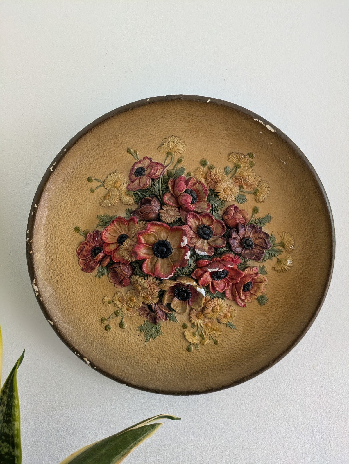 VTG Bossons 30.5cm Gold Floral Hand Painted Chalkware Plaque 3D Plate Daisies