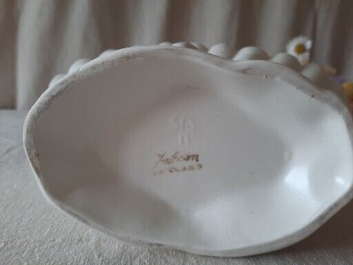 Falcon England Model 513 Shell Patterned Oval Mantle Vase White 1940's Pottery 