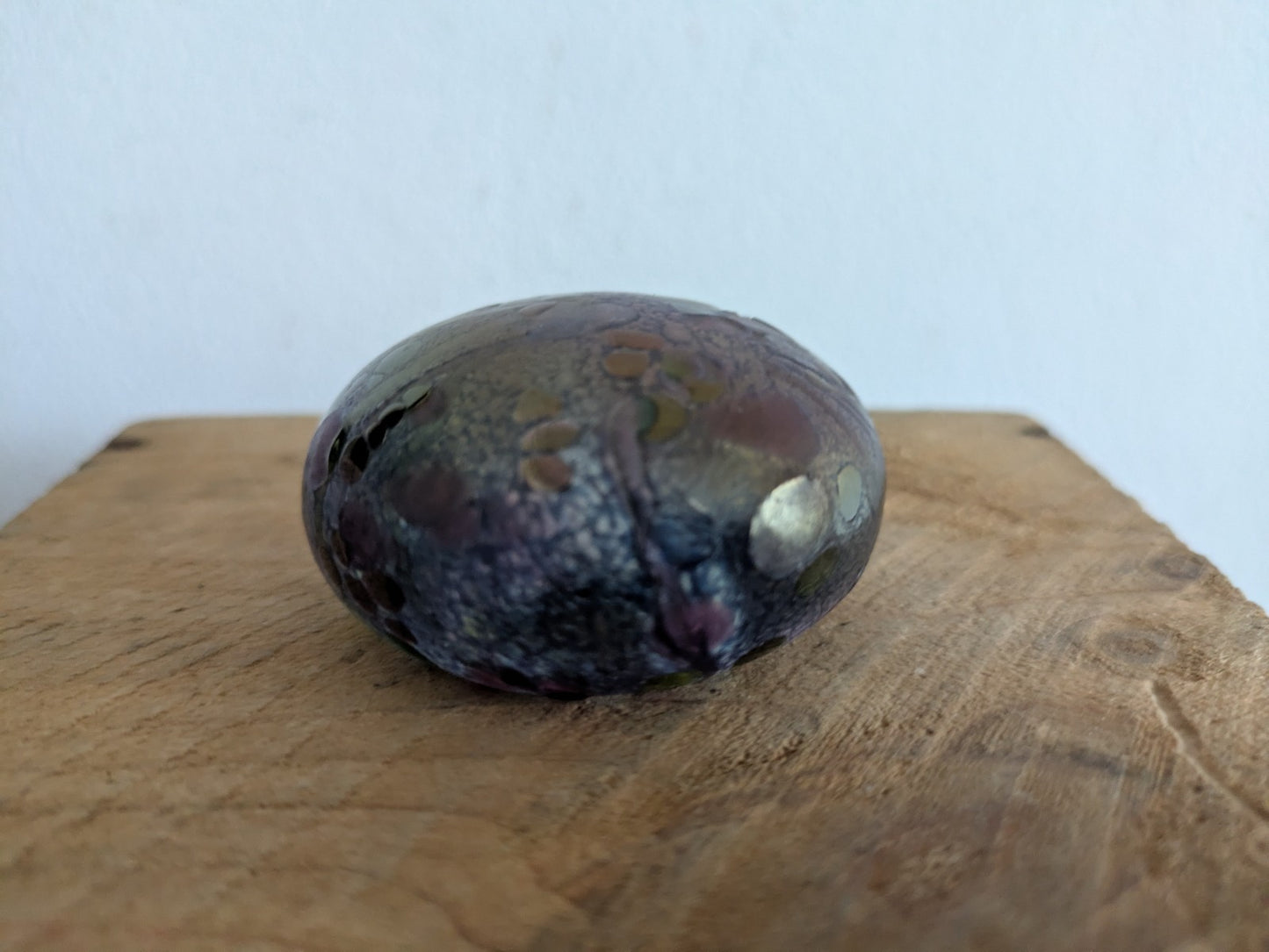 Isle of Wight Studio Purple Speckled Glass Paperweight Vintage Pebble Iridescent