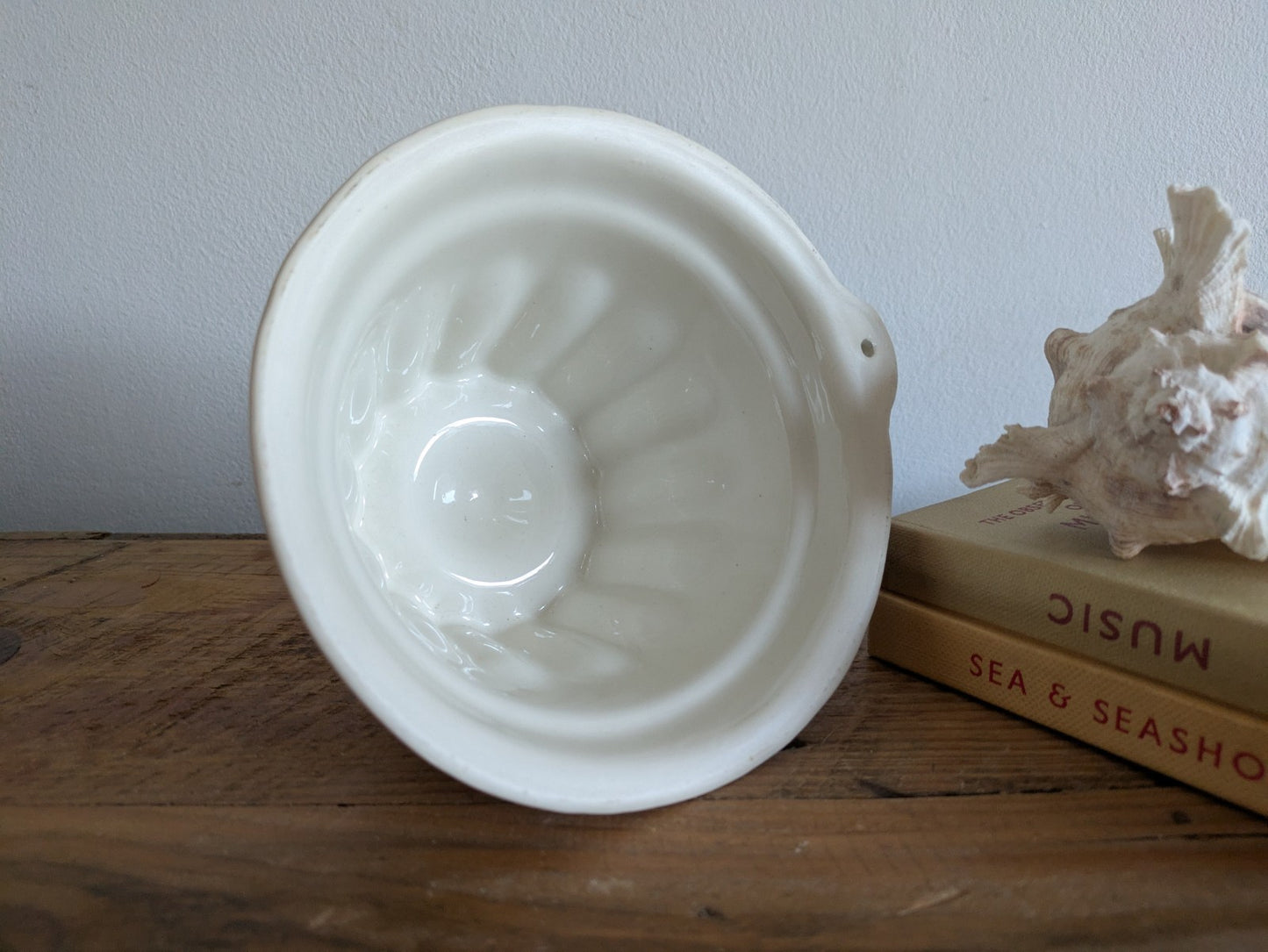 Wall Hanging Antique White Jelly Mould Round Ceramic Motif Vintage Circular Vgc