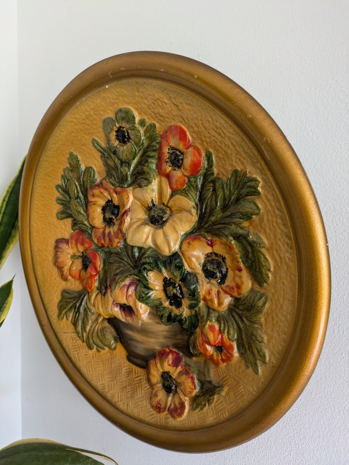 VTG 30s 38.6cm Gold Floral Hand Painted Chalkware Plaque 3D Plate Flowe Bouquet 