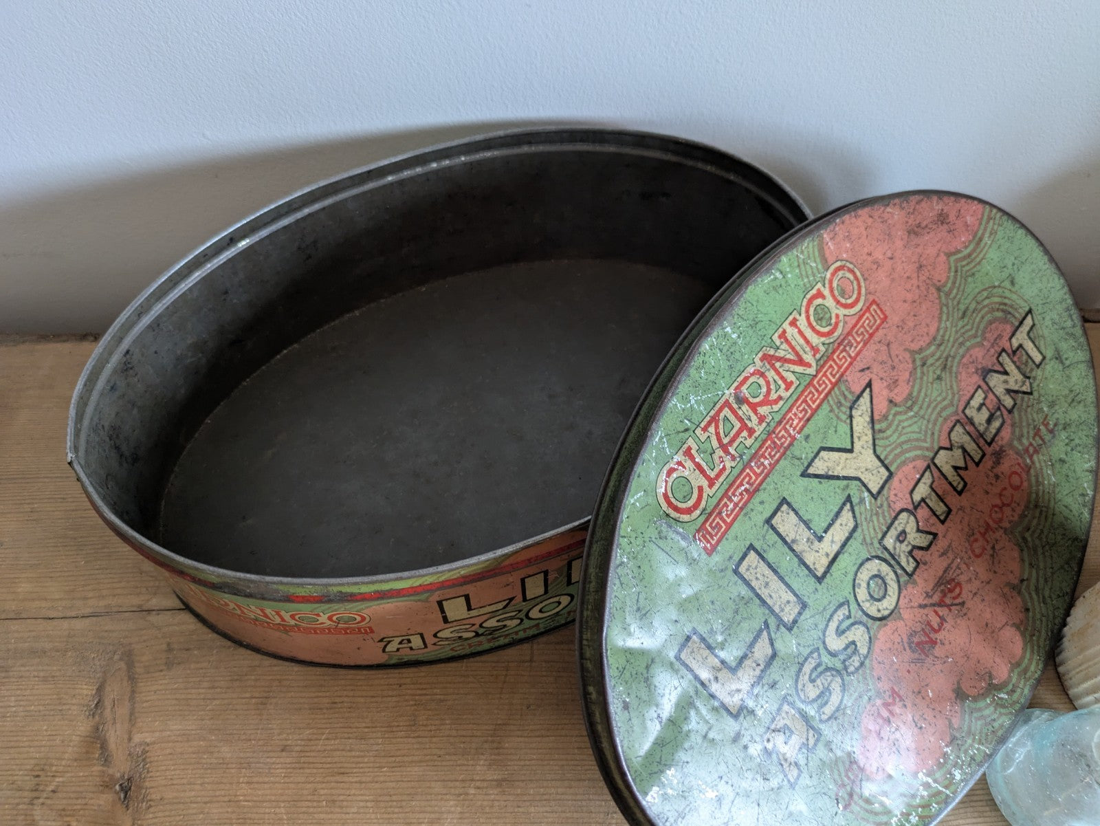 Vintage c1930s Clarnico Lily Cream Nuts Chocolate Confectionery Shop Counter Tin