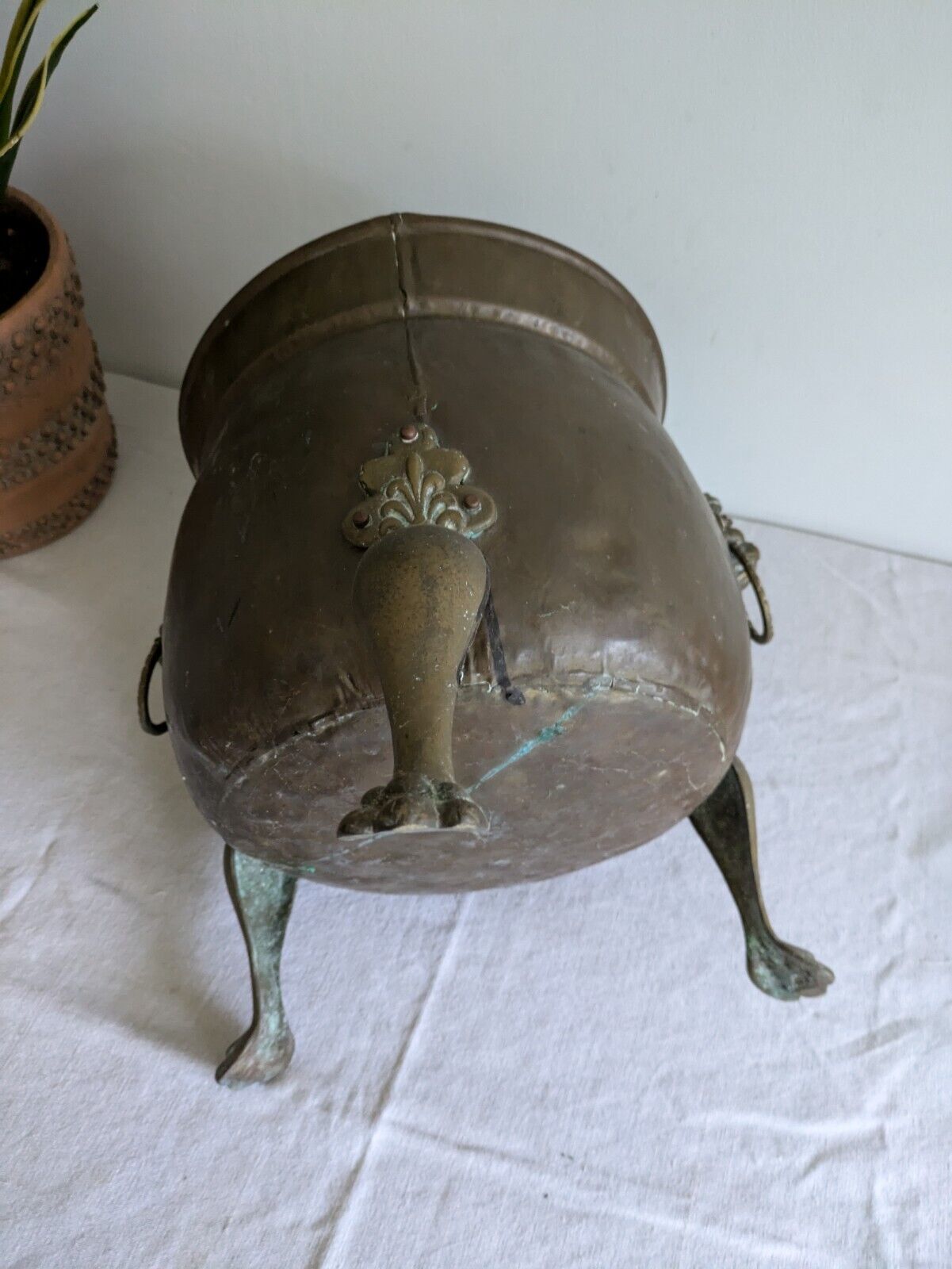 Large Antique Brass Lions Head & Paw Planter Jardiniere Champagne Ice Bucket Leg