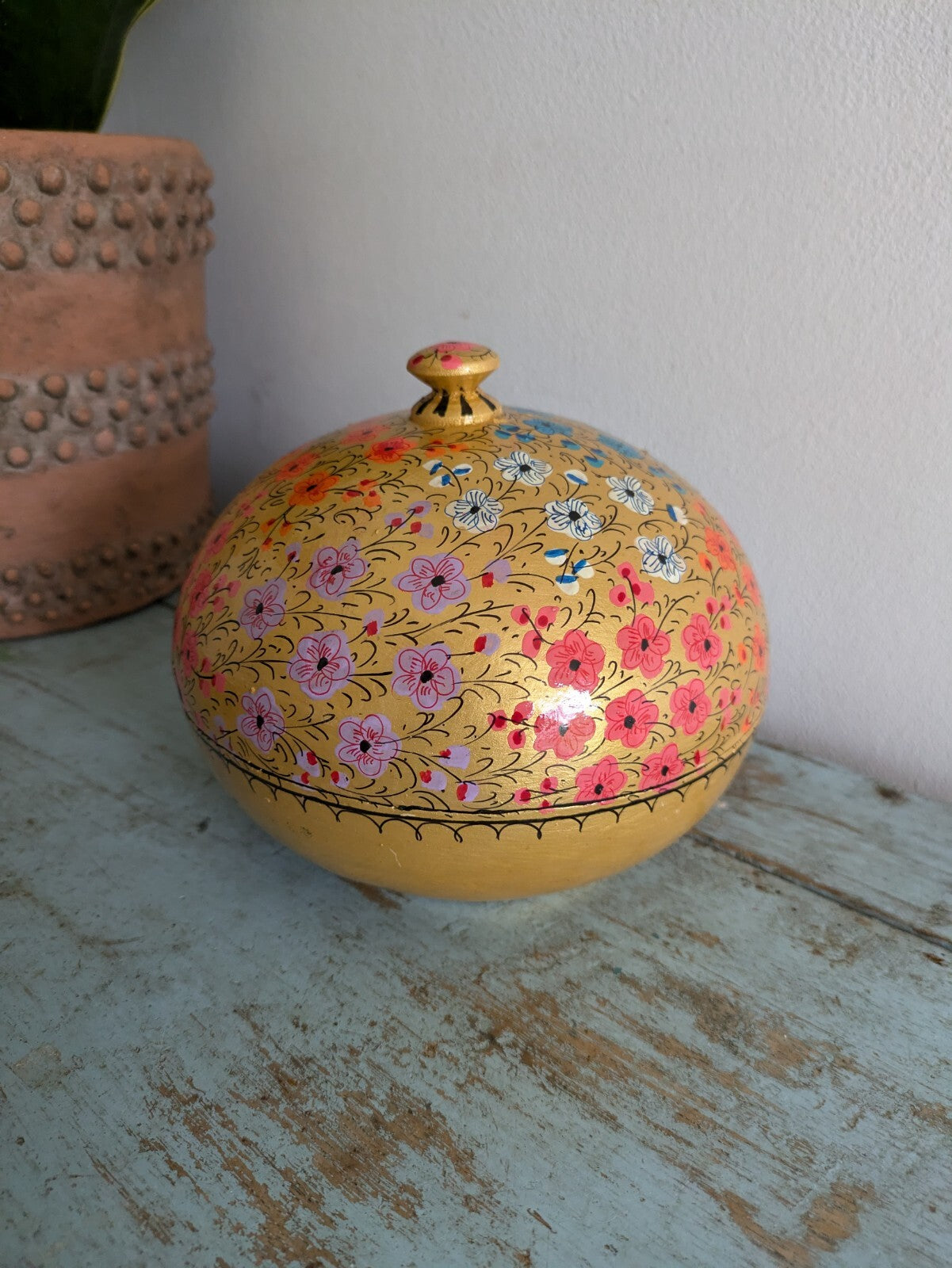 Vintage Kashmir traditional Colourful hand crafted papier mache box Vgc Floral