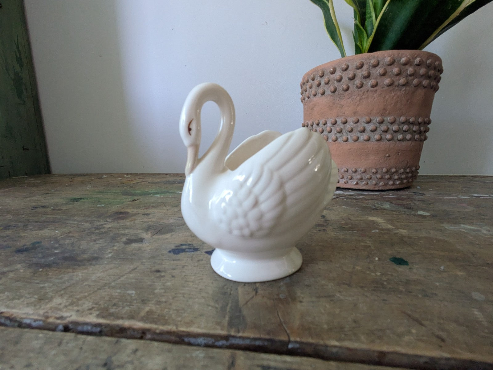 Vintage Small White Swan Planter Plant Pot Shabby Mantle Egg Cup Trinket Pot Vgc