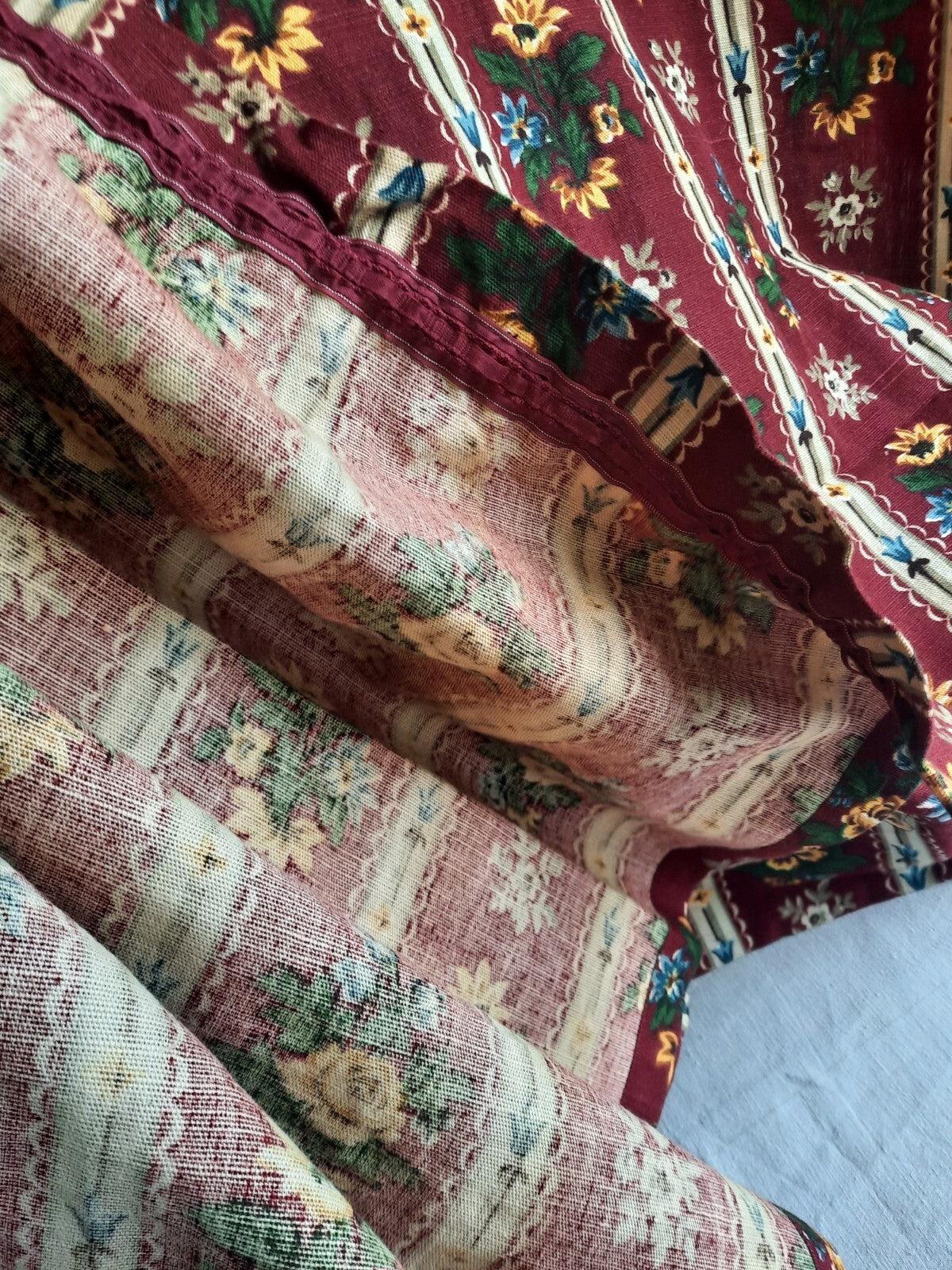 Vntg Heavy Weight Stripe 50s Fabric Thick 118cmLX 182.5cmW Retro Rose Floral Red