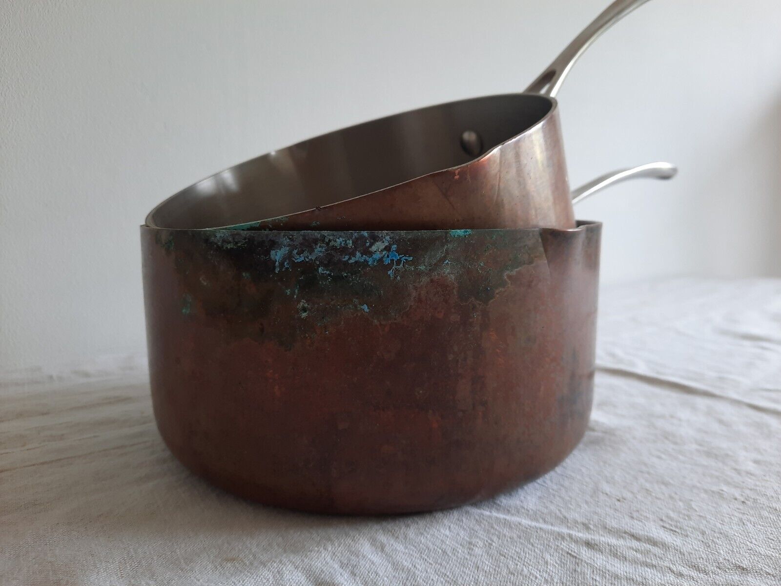2x Large Antique Copper Sauce Pan Chef Handle Old Cooking Vintage Pair Set Tin