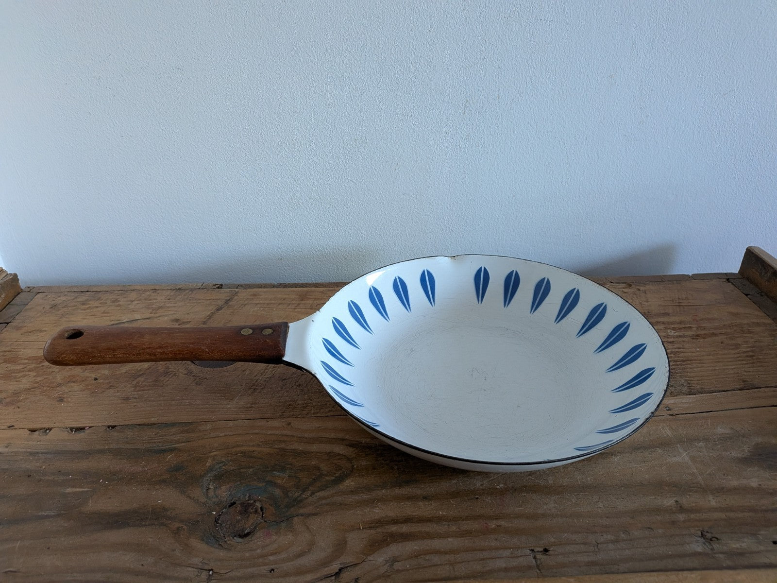 Vintage Retro Cathrineholm Norway Enamel Skillet Pan White Blue Lotus Pattern 