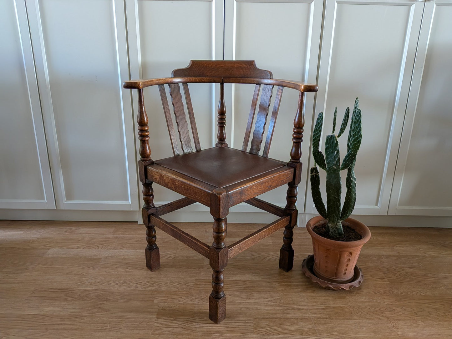 Antique Victorian Carved Oak Corner Chair with Leather Seat VTG Prop Decor Solid