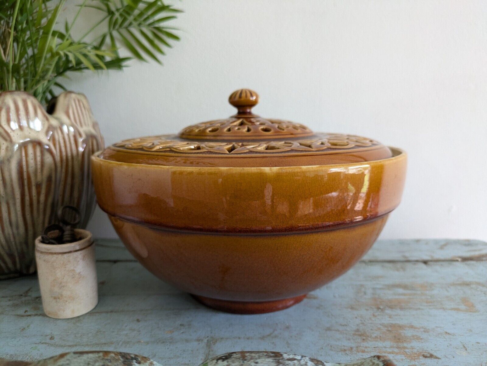 ANTIQUE LINTHORPE POTTERY CHRISTOPHER DRESSER no 1026 MUSTARD GLAZE LATTICE BOWL