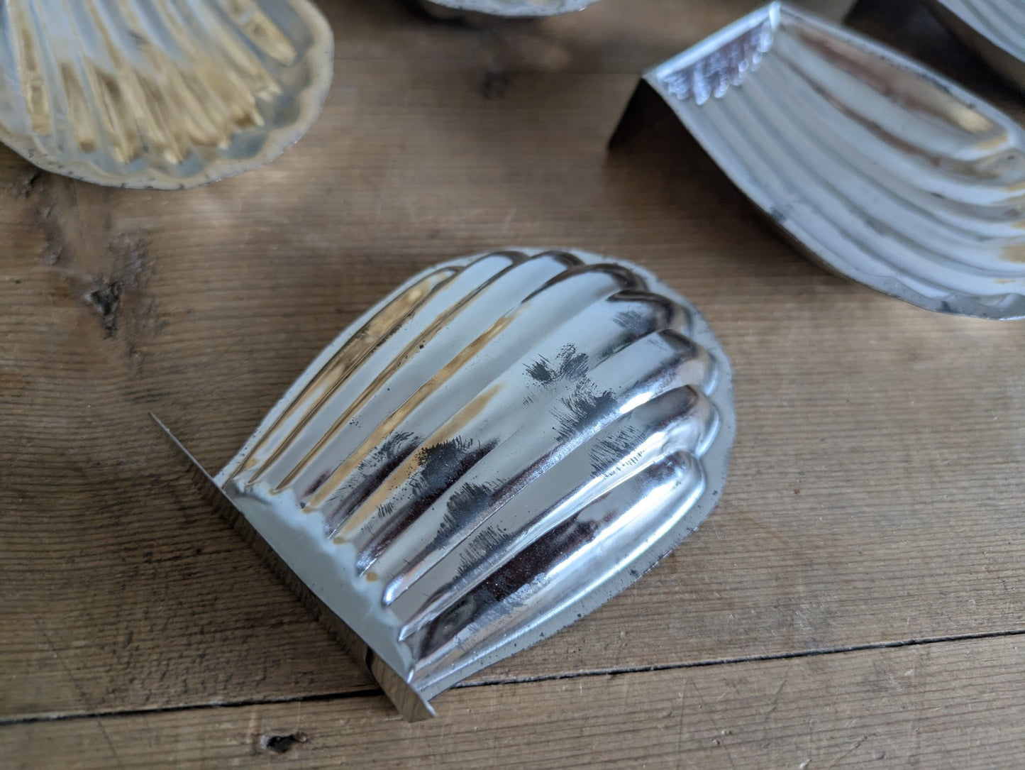 6x Antique Metal Clam Shell Shape Mold Tin Chocolate Mold Aluminium Madeline Vtg