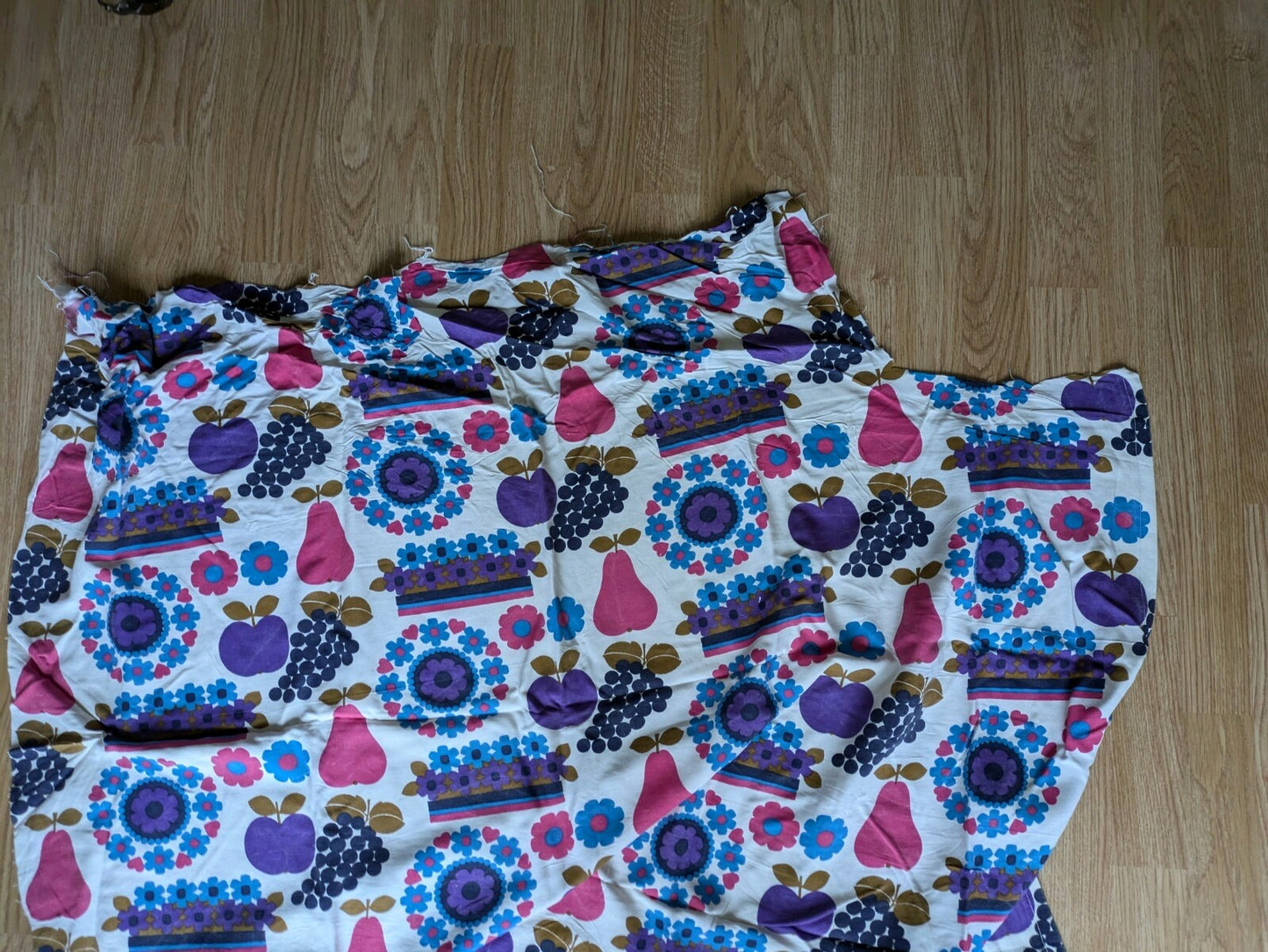 Cotton Fabric 2.57 METRES Material Grapes Fruit Purple Vintage Retro Floral Rare
