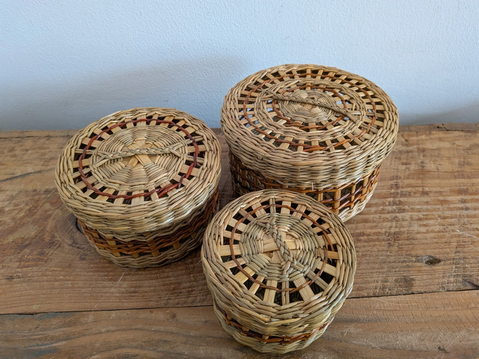 3x Round Woven BASKET Seagrass With Lid Trinket Sewing Storage Pots Rush Decor