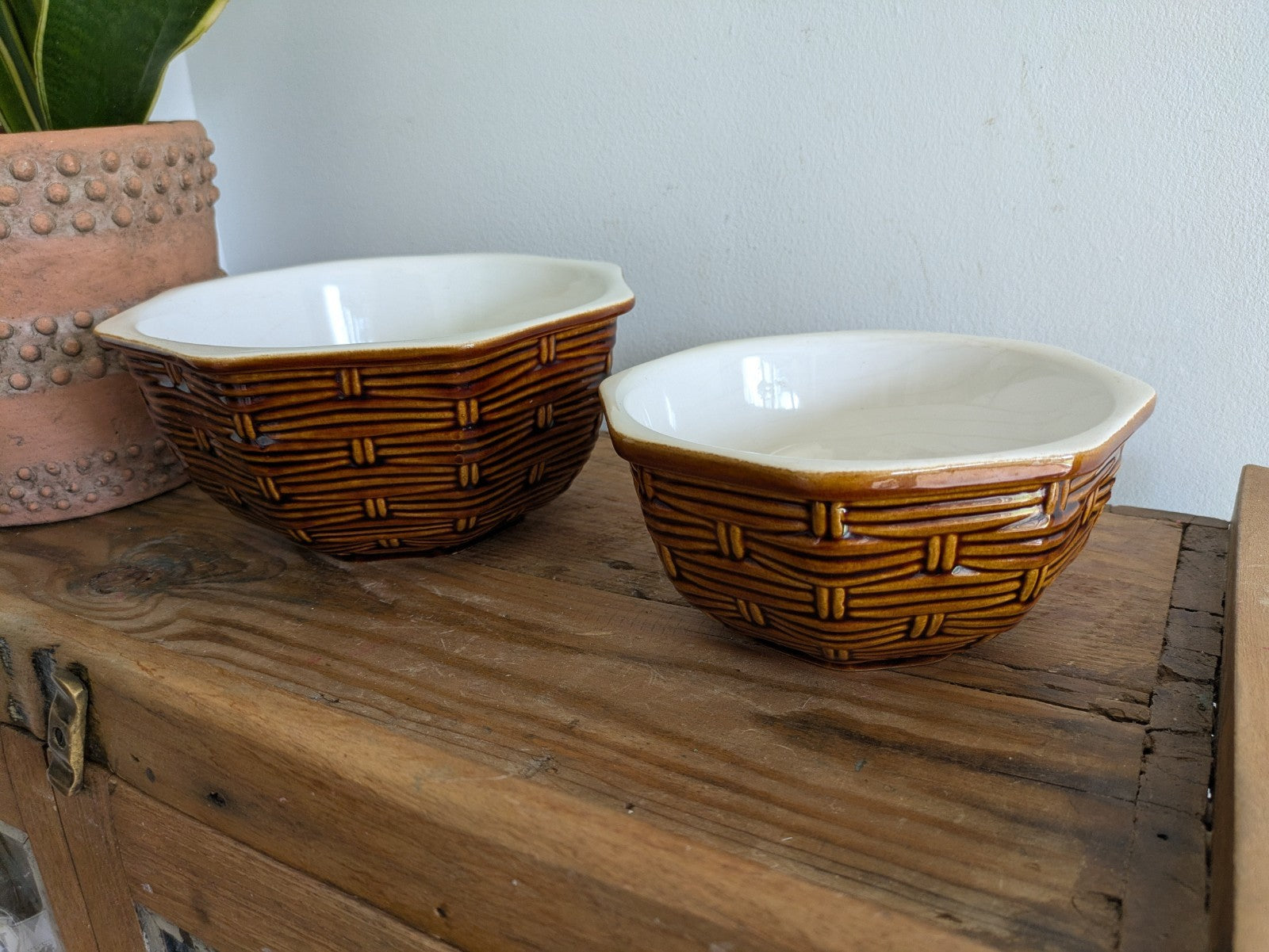 2x Caldas De Rainha 40s Brown Basket Weave Mixing Bowls Secla Portugal VTG Pair 