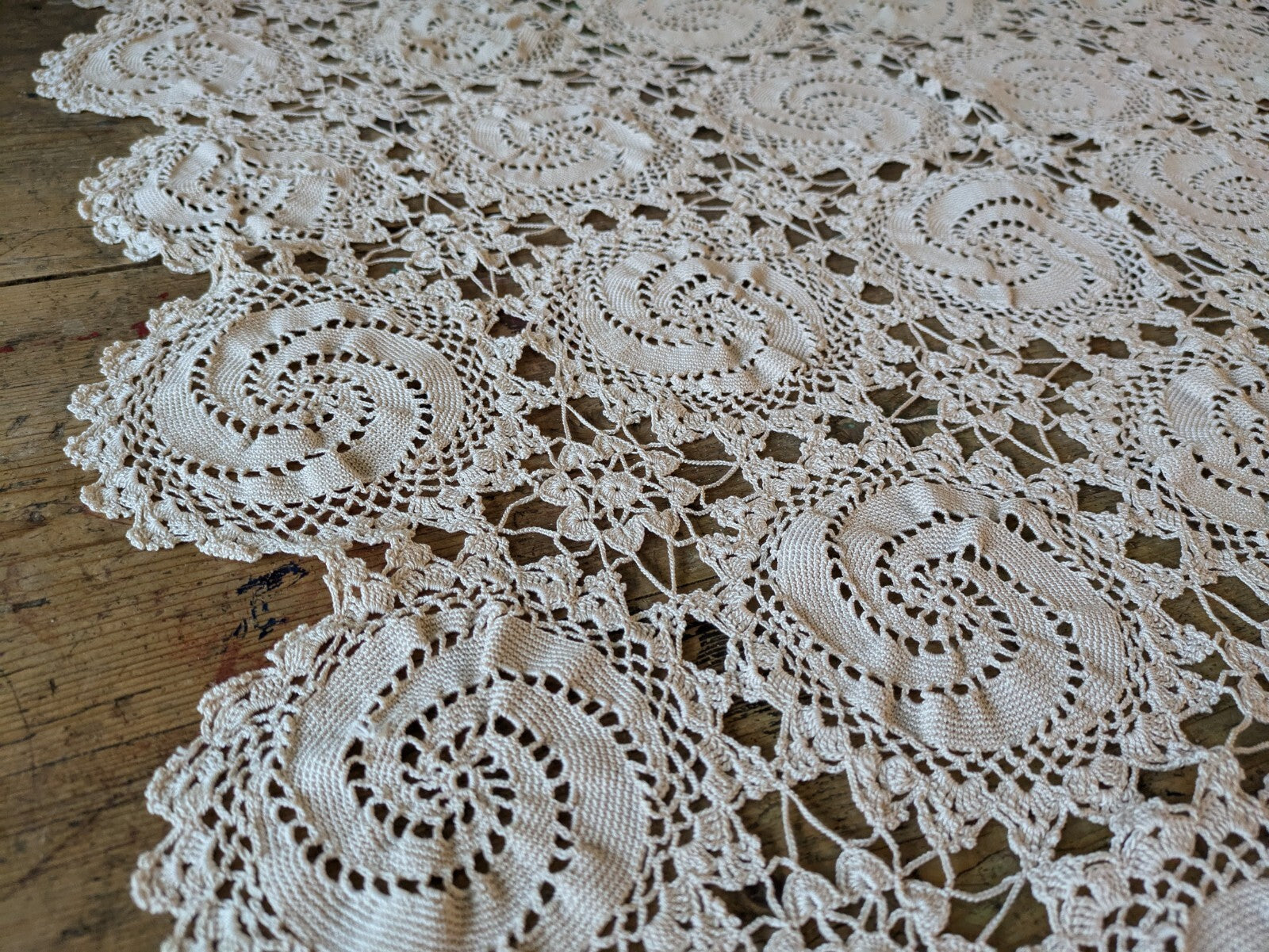 Ivory lace Throw vintage Swirl Seat Back champagne tablecloth crochet throw Vgc