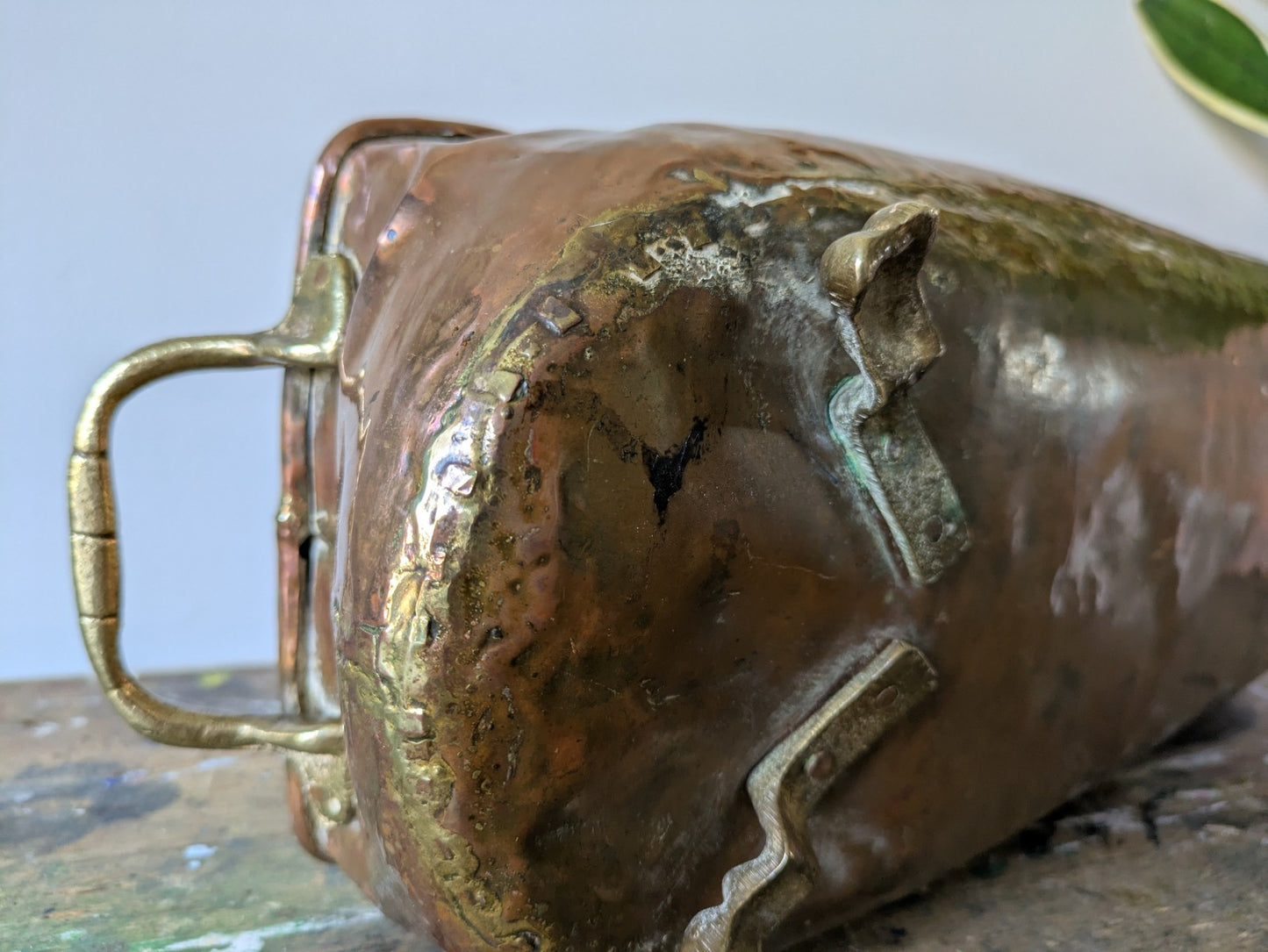 XL Antique Hammered Copper Pot Roll Edge Dovetail Seam Brass Lion Planter Window