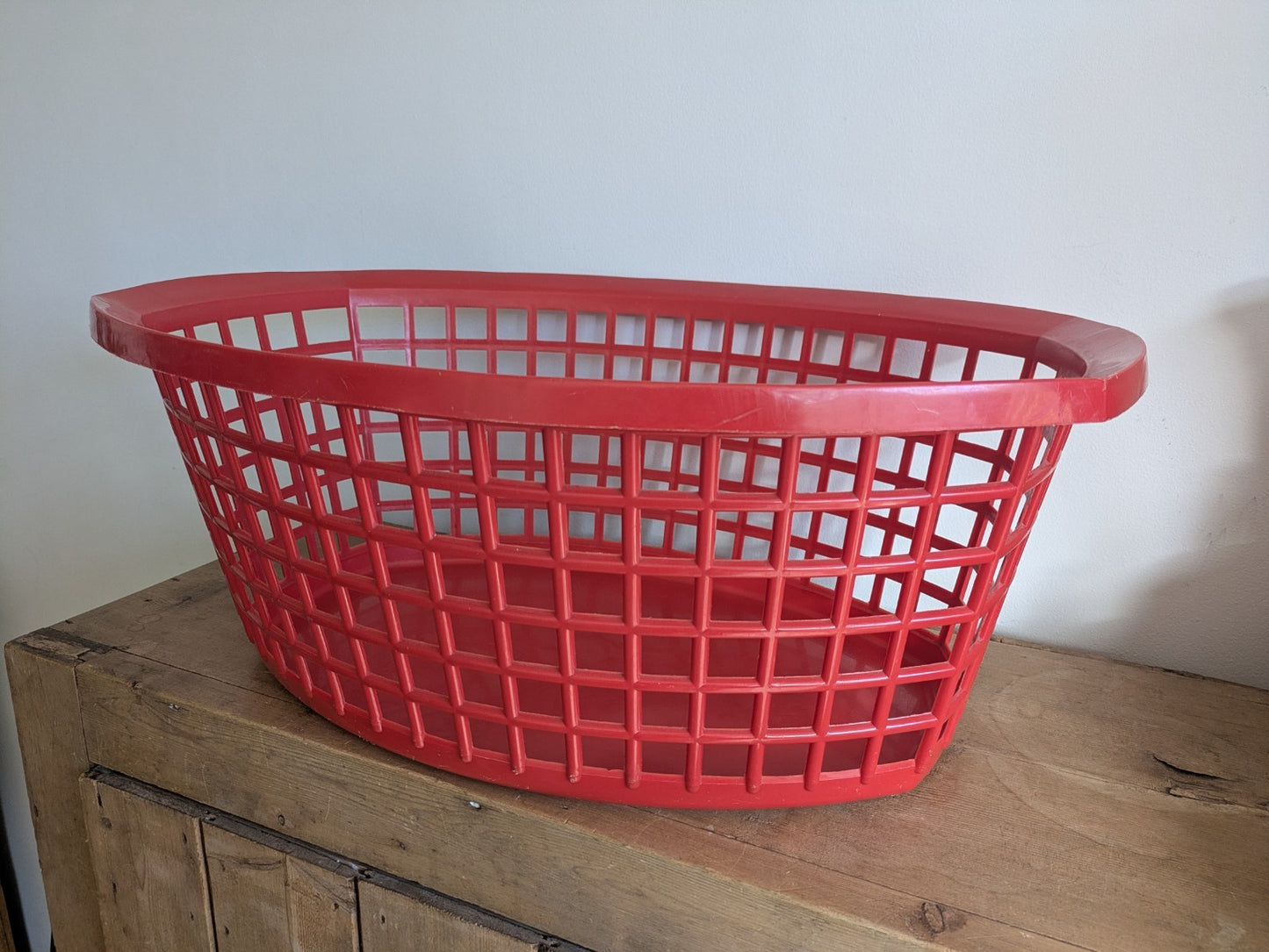 RETRO VINTAGE 70s OVAL RED PLASTIC LAUNDRY STORAGE BIN PROP FILM WASHING BASKET