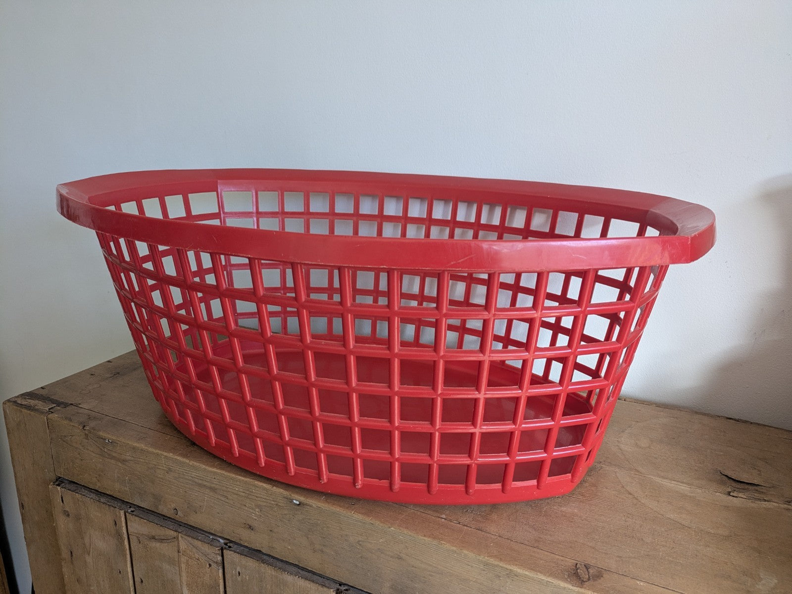 RETRO VINTAGE 70s OVAL RED PLASTIC LAUNDRY STORAGE BIN PROP FILM WASHING BASKET