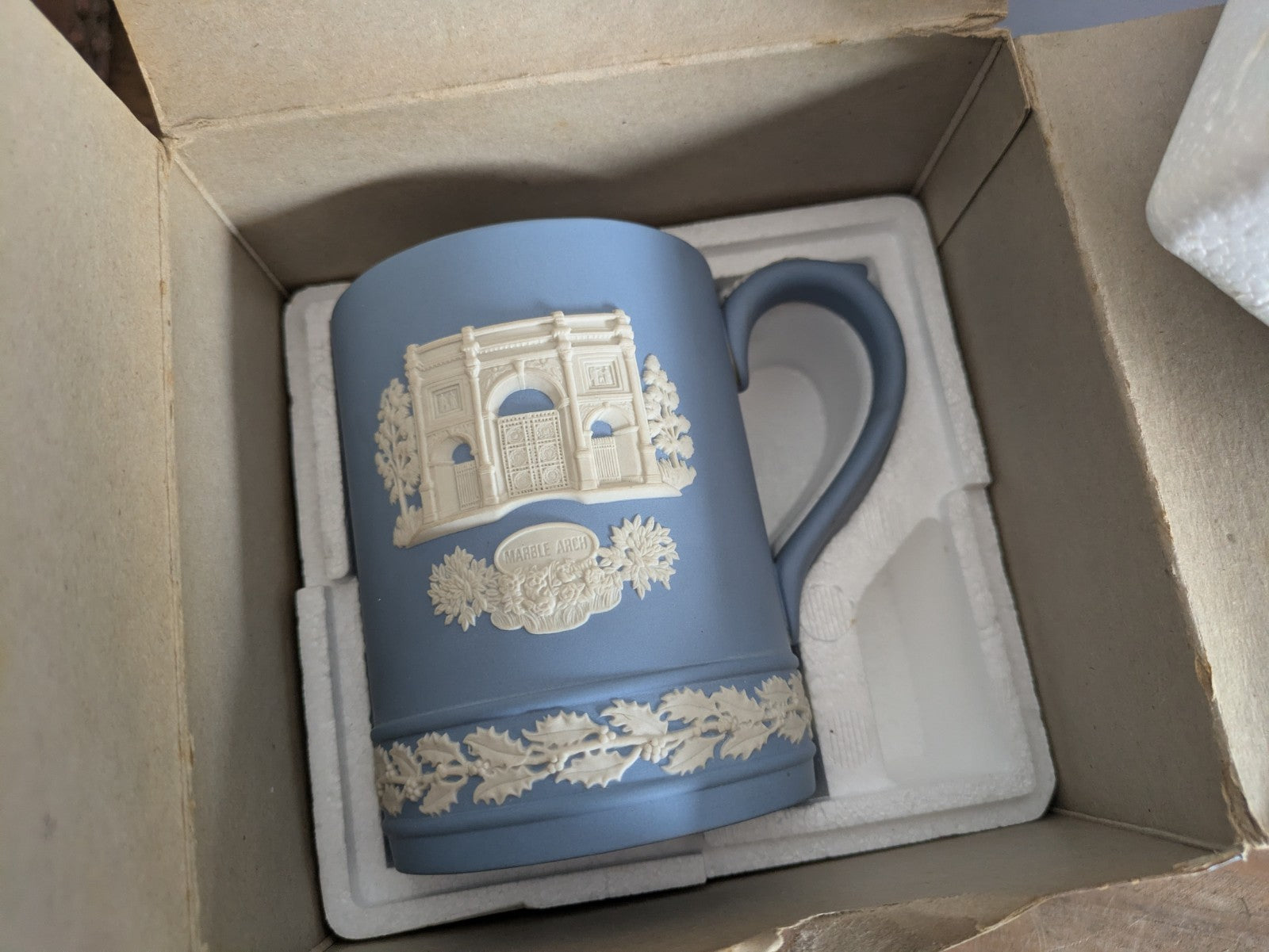 NEW Boxed Wedgwood Christmas Mug 1981 Marble Arch Jasper (Pale Blue) Vintage 