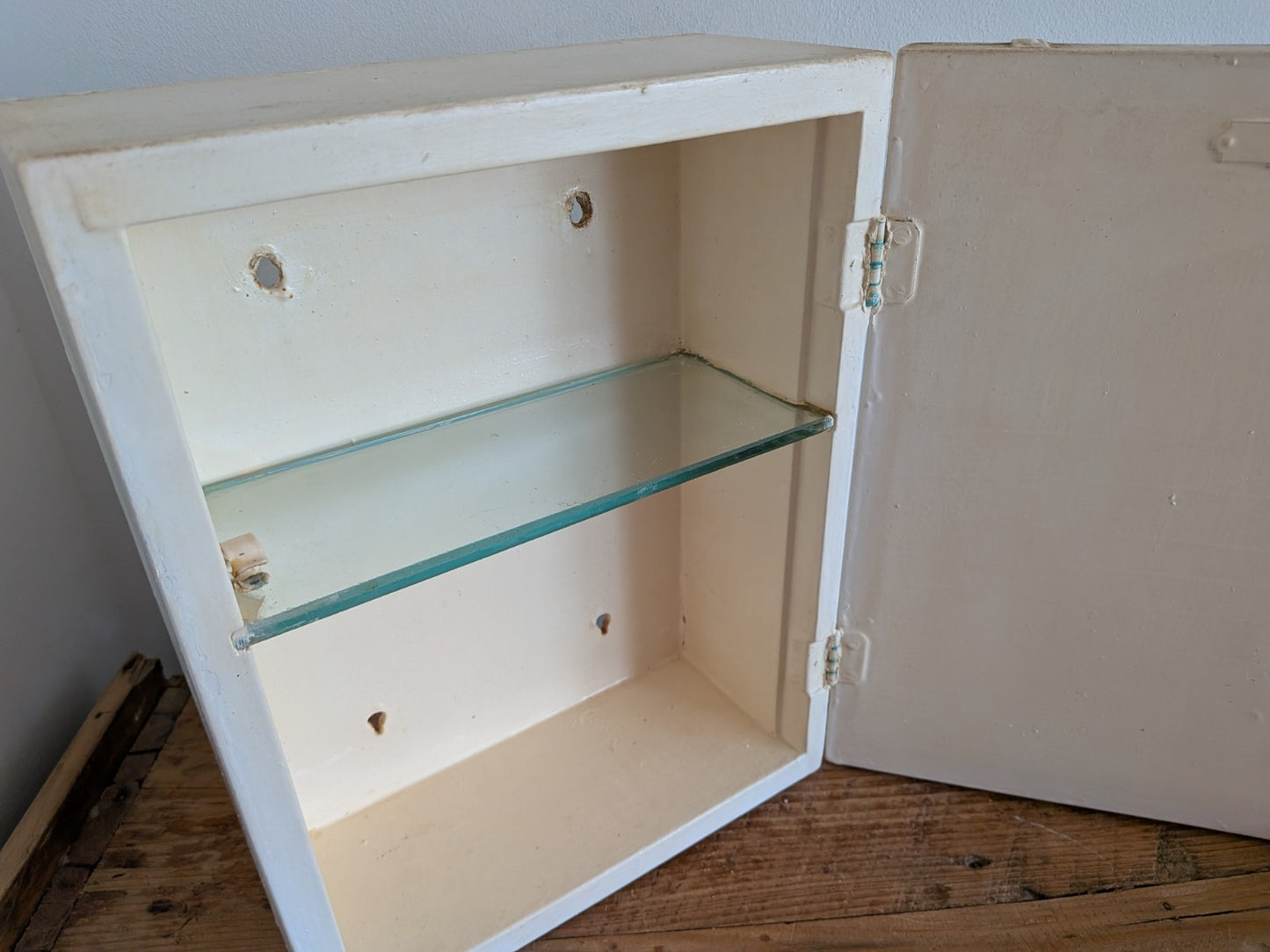 Vintage Retro Bathroom Medical Wall Cabinet with Belvelled Mirror White Shelf Vg