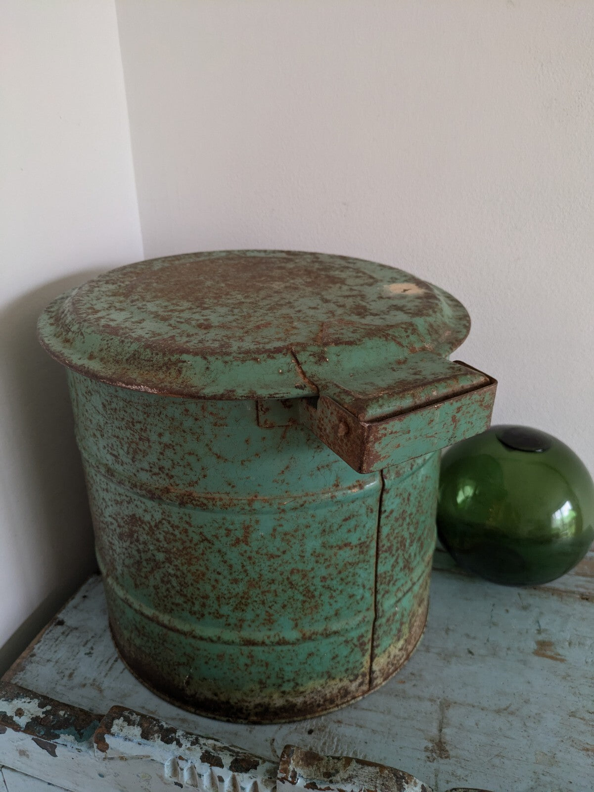 Vintage Pelican RETRO Enamelled Round Farm House Bread Bin Flip Lid Green Prop