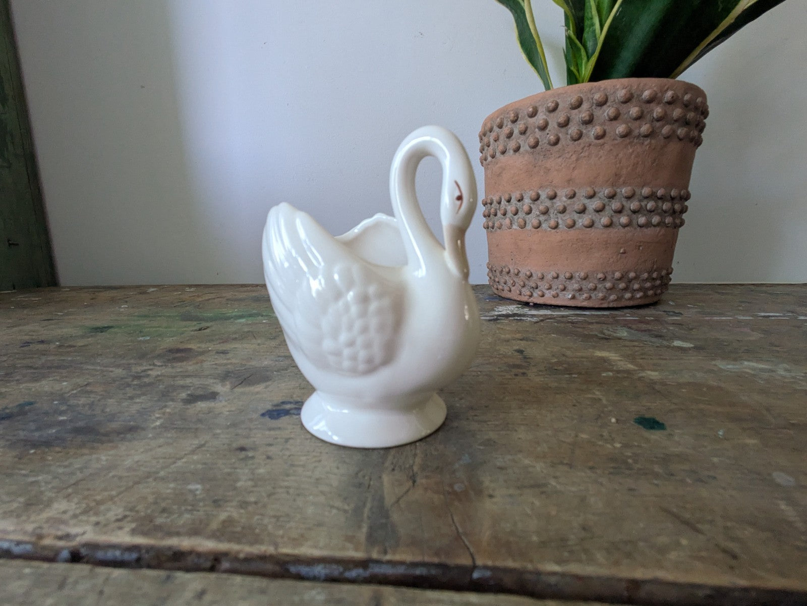 Vintage Small White Swan Planter Plant Pot Shabby Mantle Egg Cup Trinket Pot Vgc