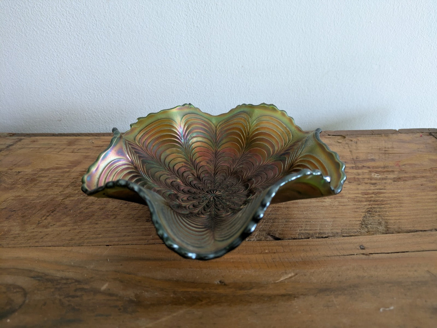 Fenton Green Carnival Glass Peacock Tail Bowl Ruffled Rim Pulled Feather VTG 