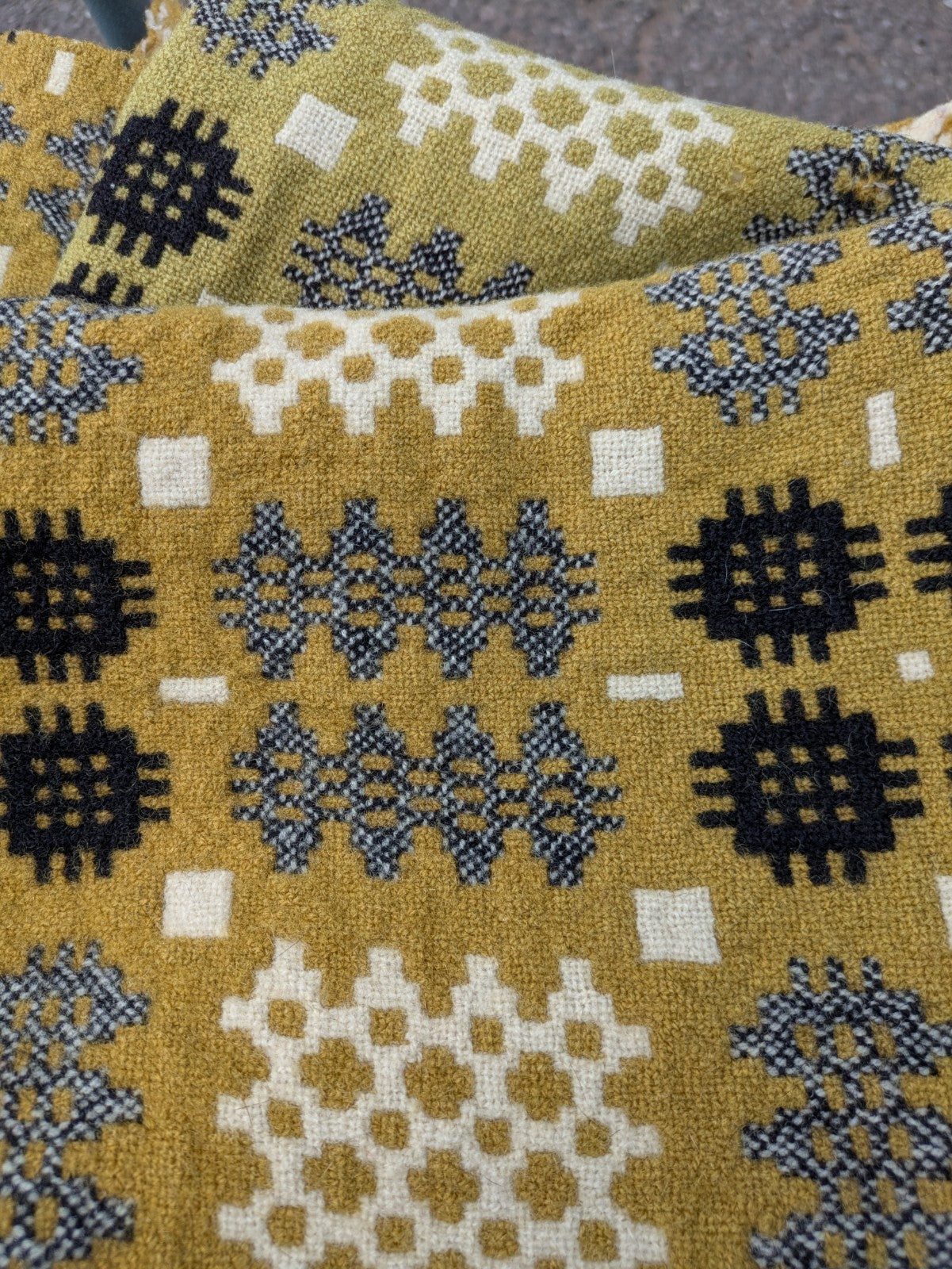 Rare VTG Welsh Wool Blanket Tapestry Yellow Black White Reversible Throw Mustard