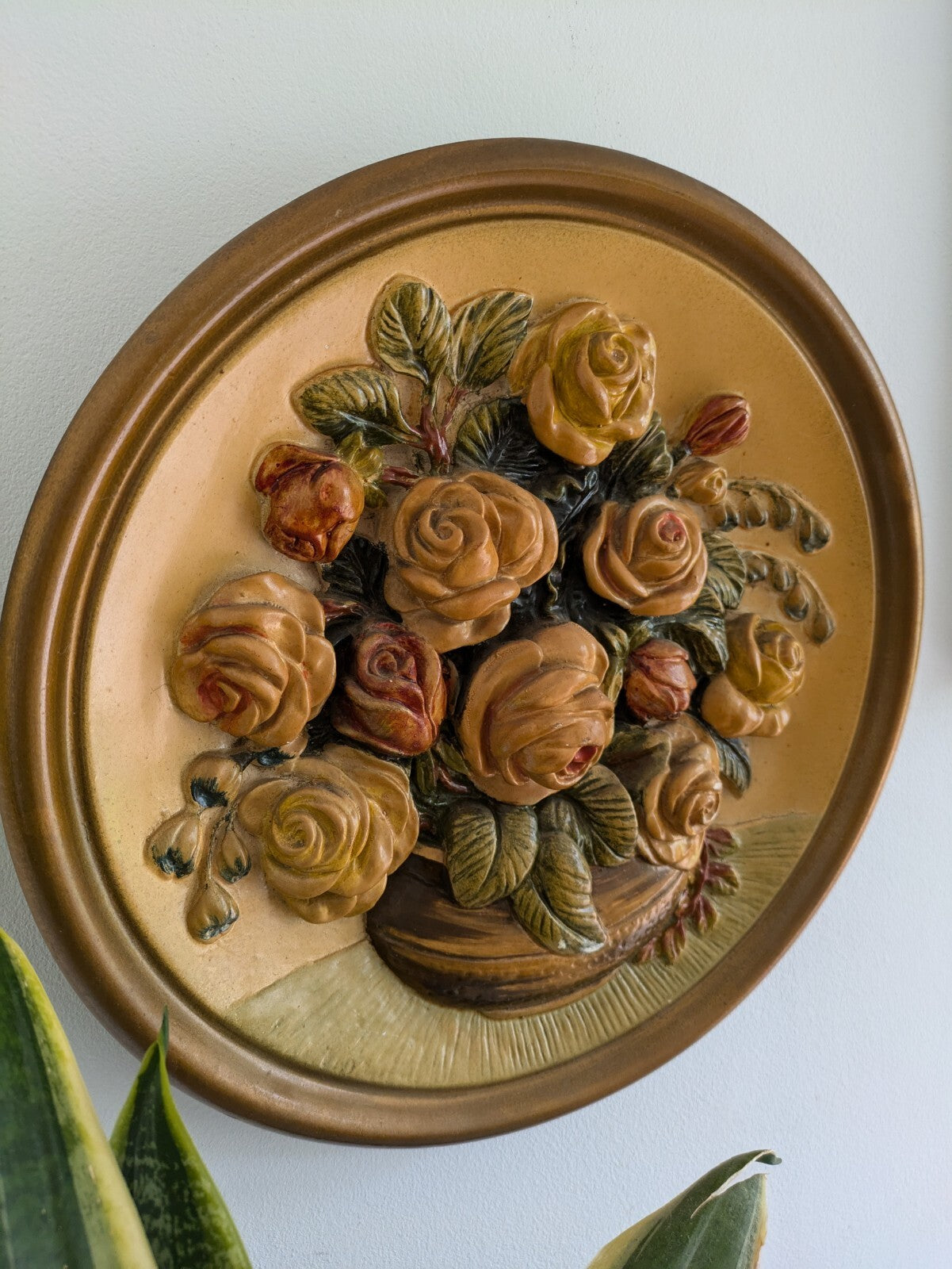 VTG 30s 36.8cm Gold Floral Hand Painted Chalkware Plaque 3D Plate Flowe Bouquet 