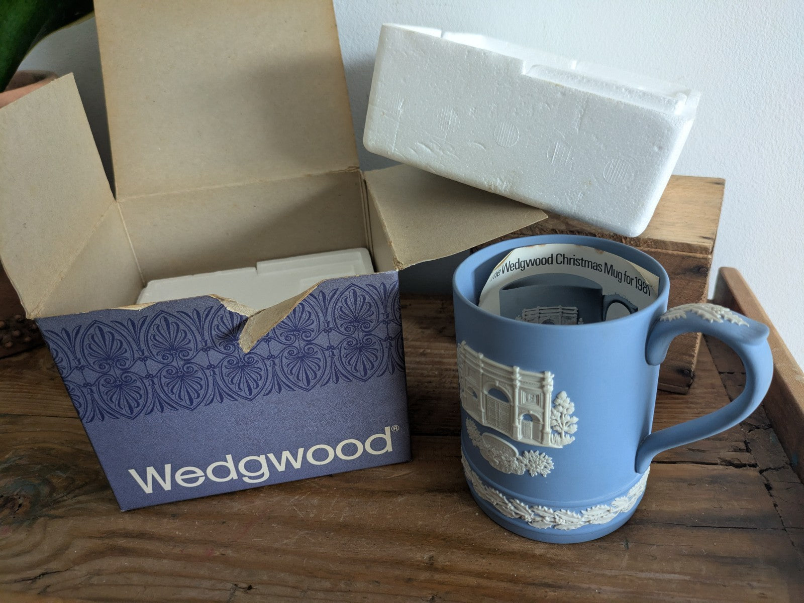 NEW Boxed Wedgwood Christmas Mug 1981 Marble Arch Jasper (Pale Blue) Vintage 