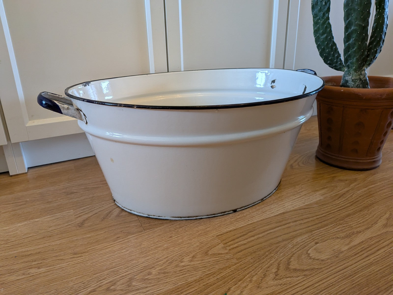 Vintage White Enamel Large Washtub Planter With Double Handles Prop Tub Bath Vgc